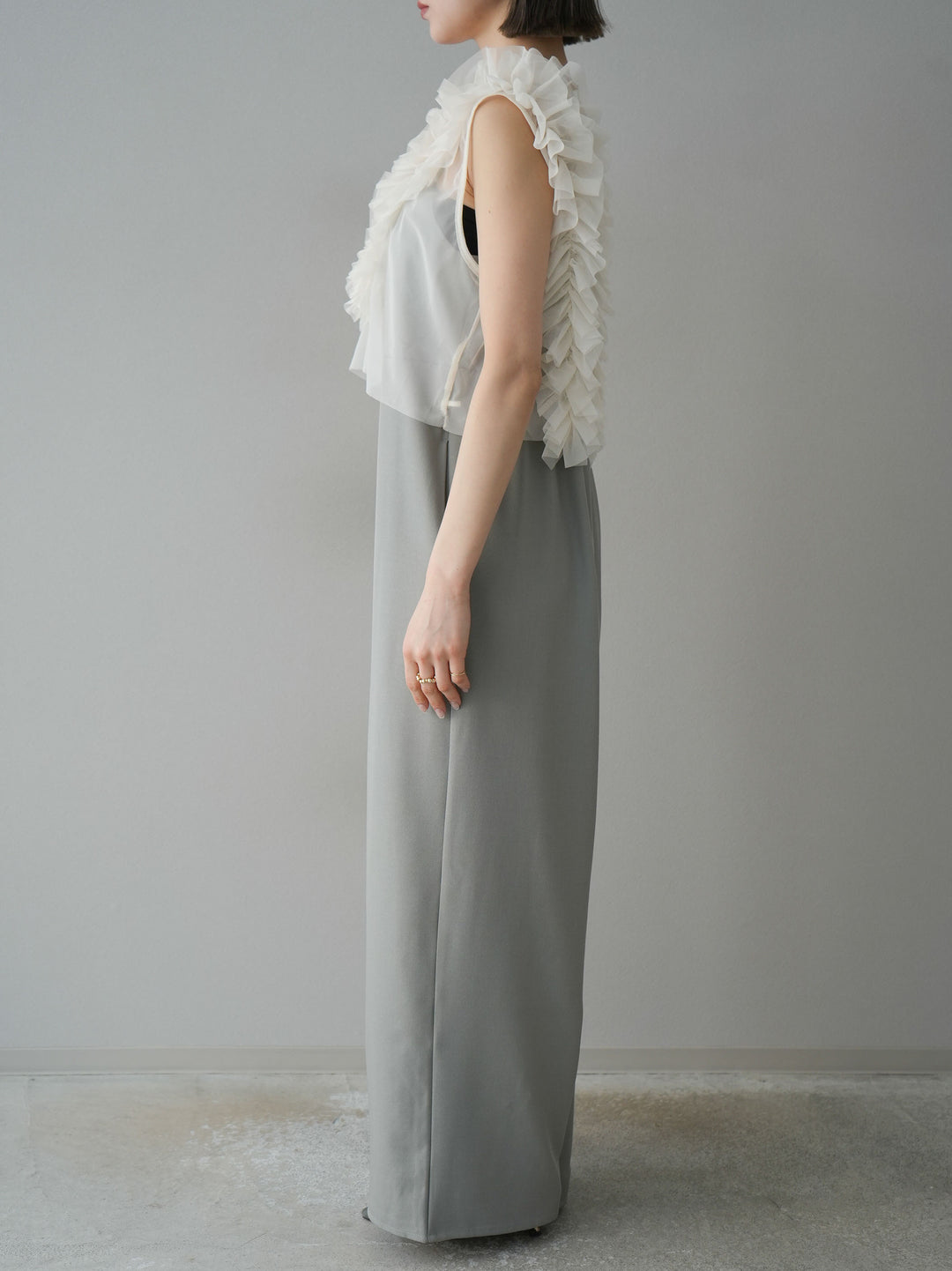 [預訂] 薄紗荷葉邊背心 x 連身套裝/灰色