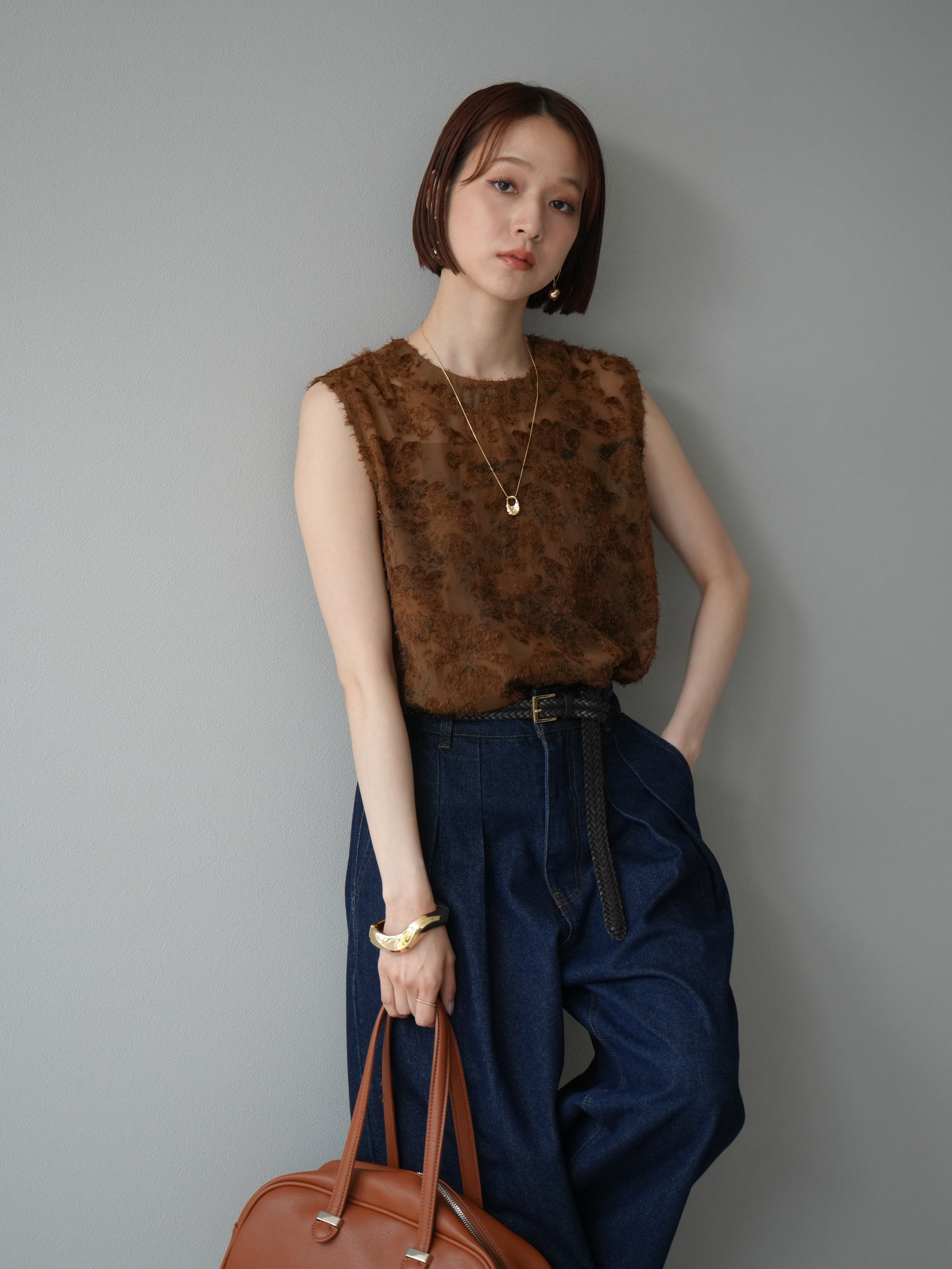 予約]ニュアンスフリンジジャガードノースリーブブラウス/ブラウン