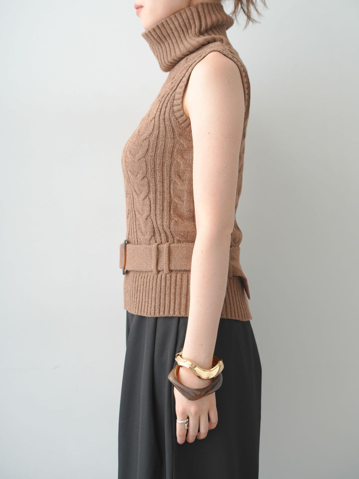 [予約]ベルト付ケーブルノースリニットトップス/brown