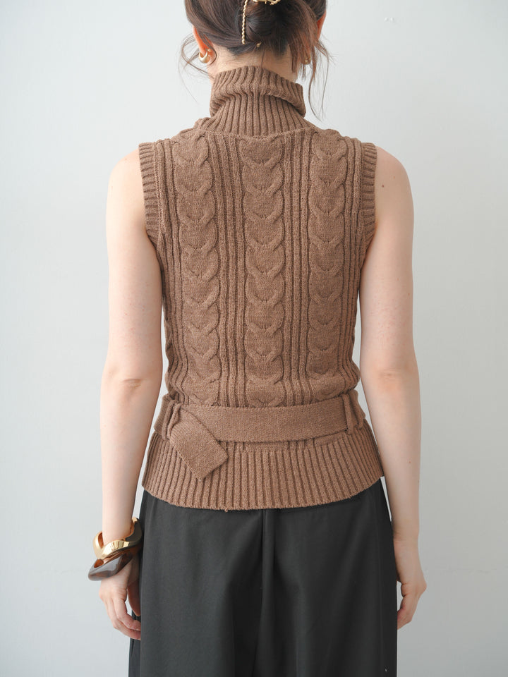 [予約]ベルト付ケーブルノースリニットトップス/brown