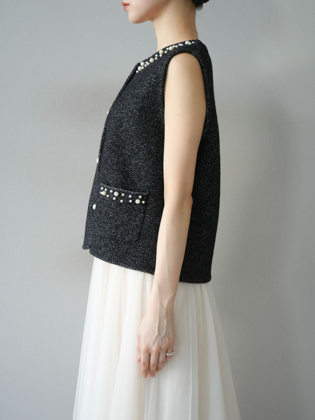 [予約]パールデザインツイードライクニットベスト/ブラック
