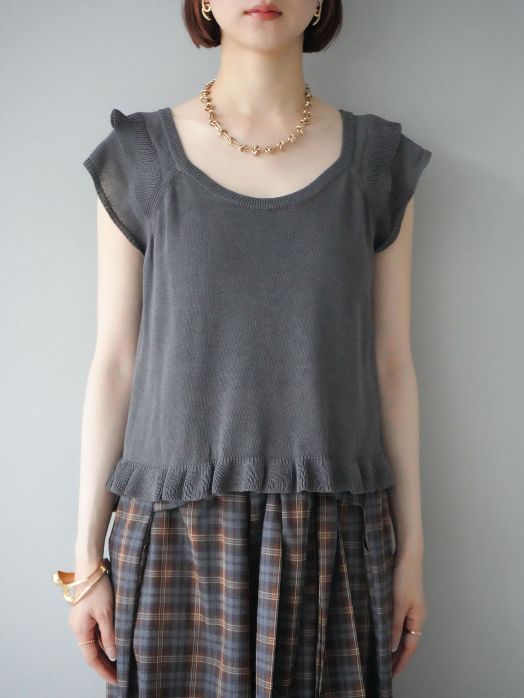 [予約]リネンタッチフリルニットタンクトップ/チャコール