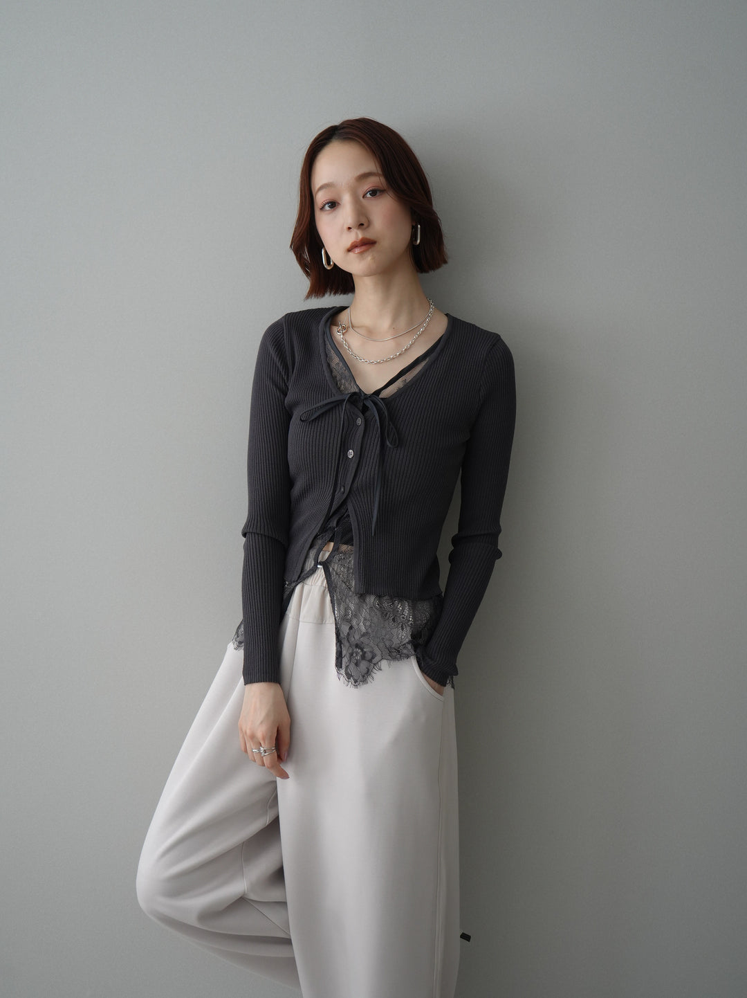 [SET]フロントリボン裾レースリブニットトップス+バイカラー異素材サイドラインライトポンチパンツ(2set)