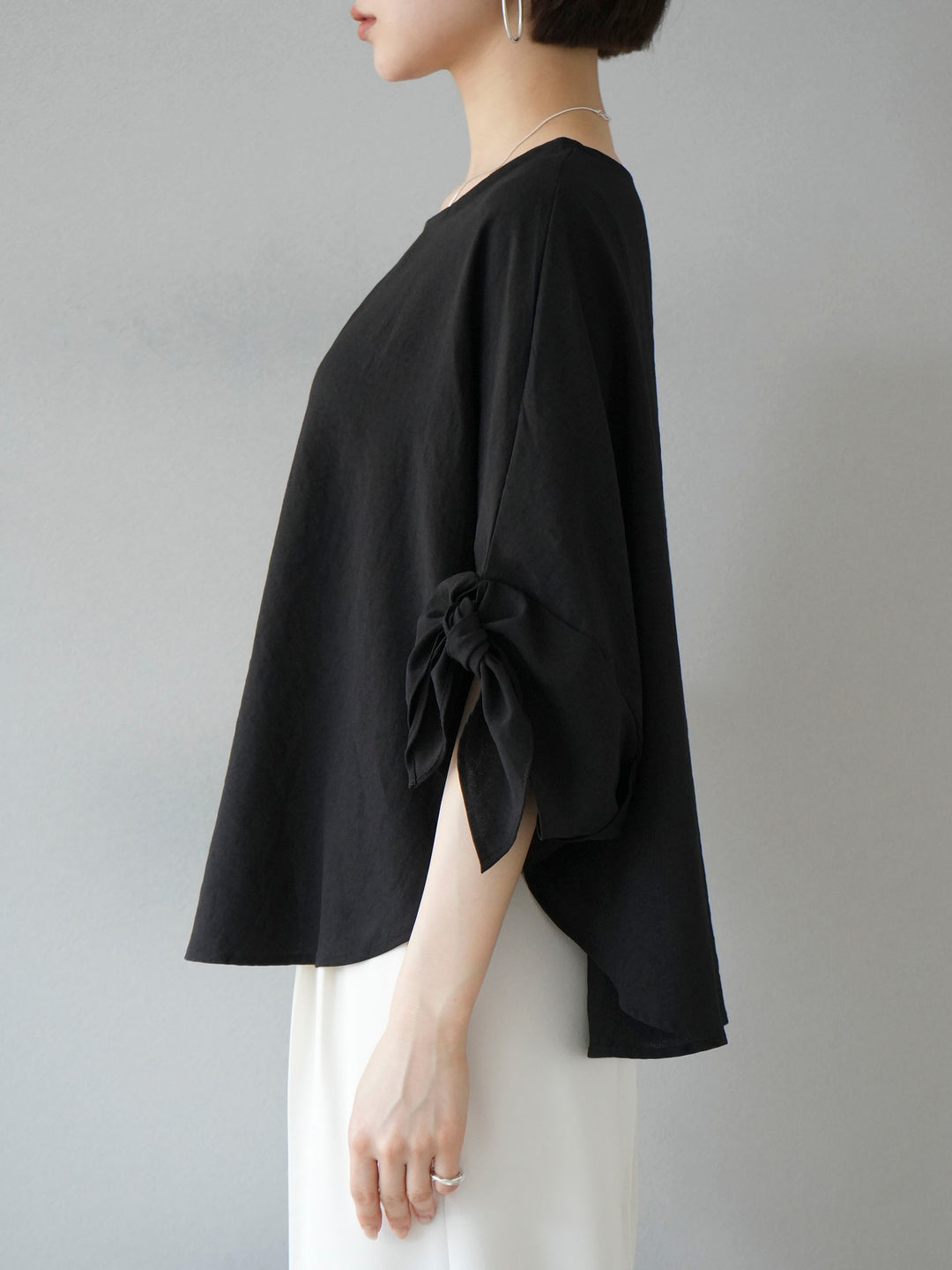 [Pre-order] Linen-touch sleeve ribbon blouse/Black