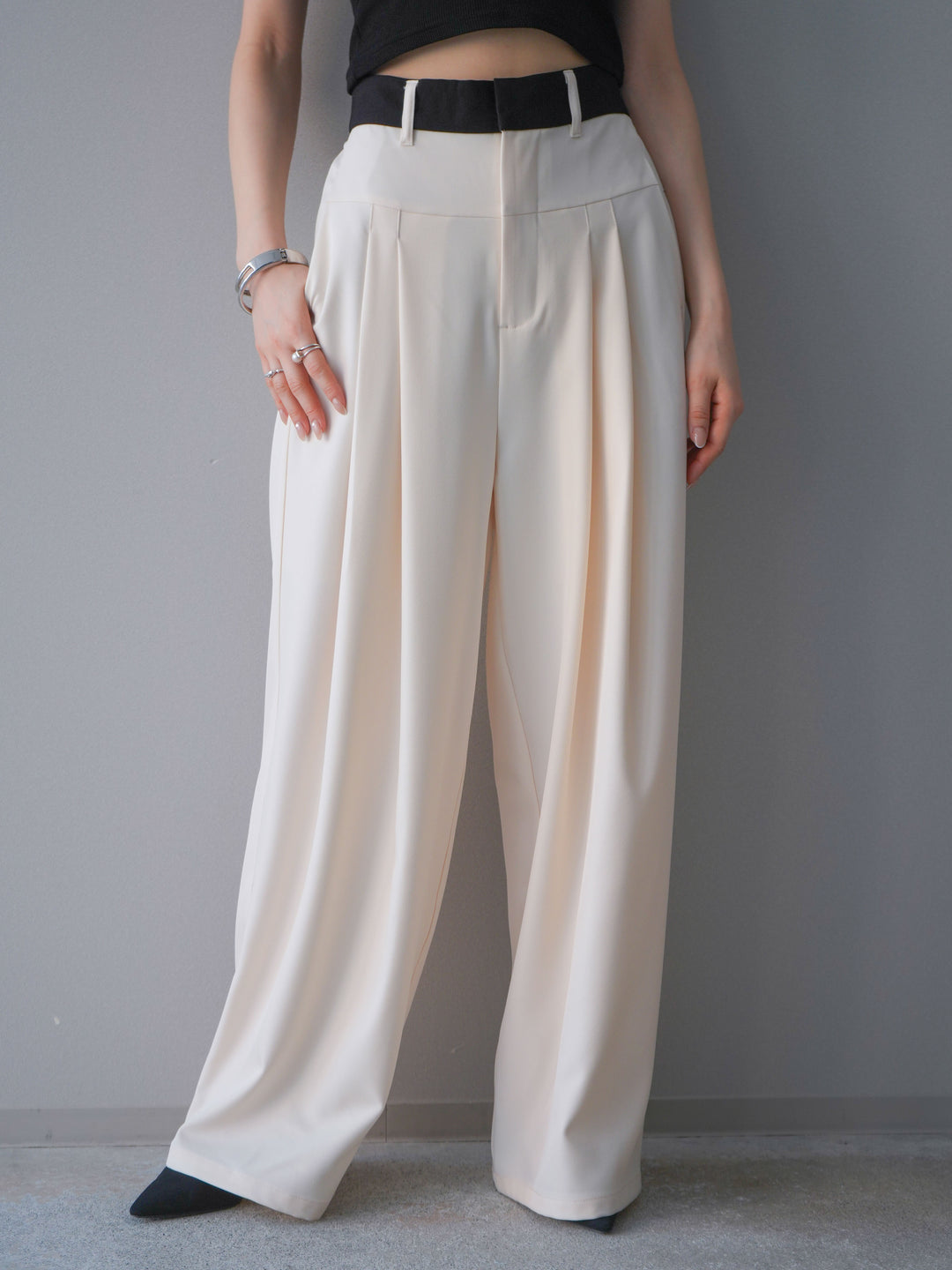 [予約]ウエストバイカラータックワイドパンツ/ivory