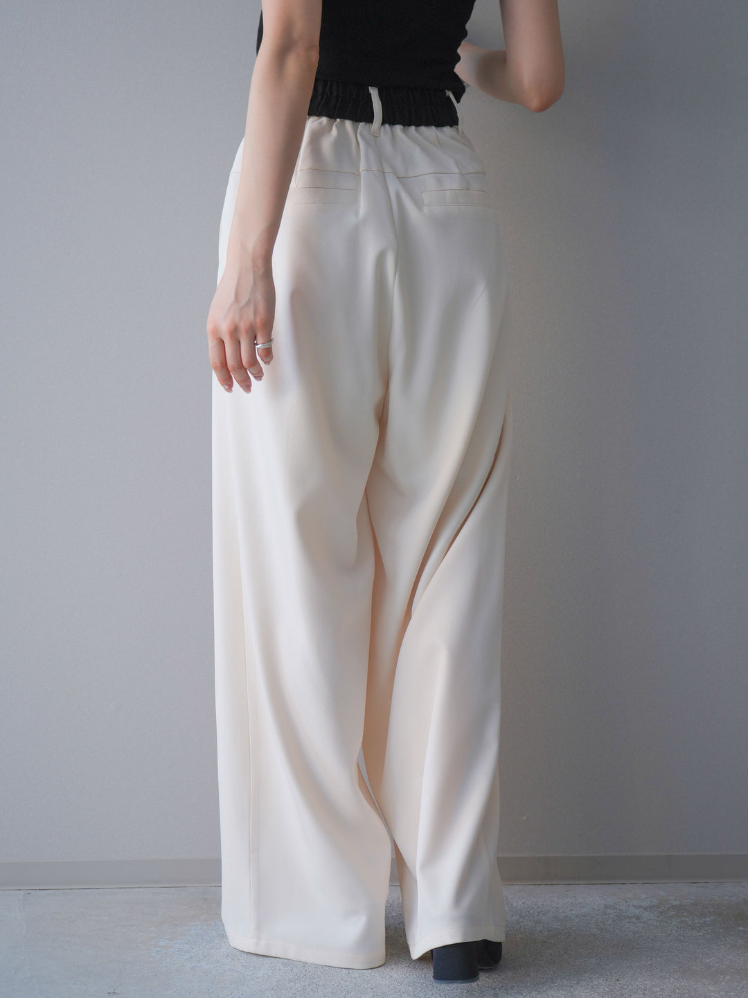 [予約]ウエストバイカラータックワイドパンツ/ivory