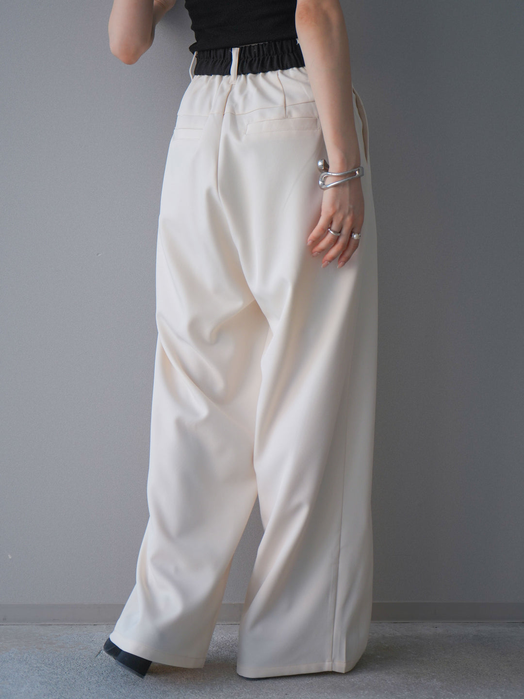 [予約]ウエストバイカラータックワイドパンツ/ivory