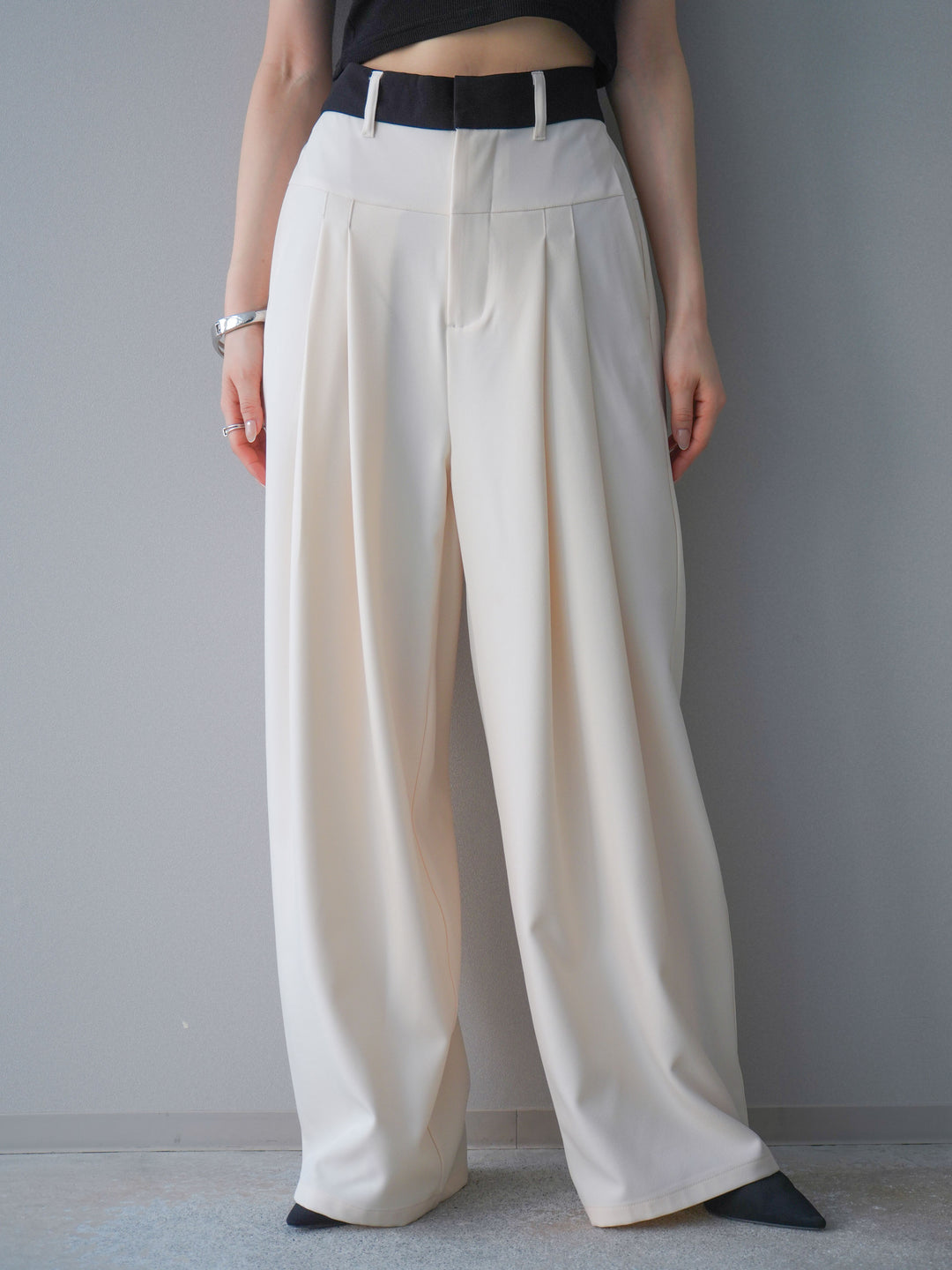 [予約]ウエストバイカラータックワイドパンツ/ivory