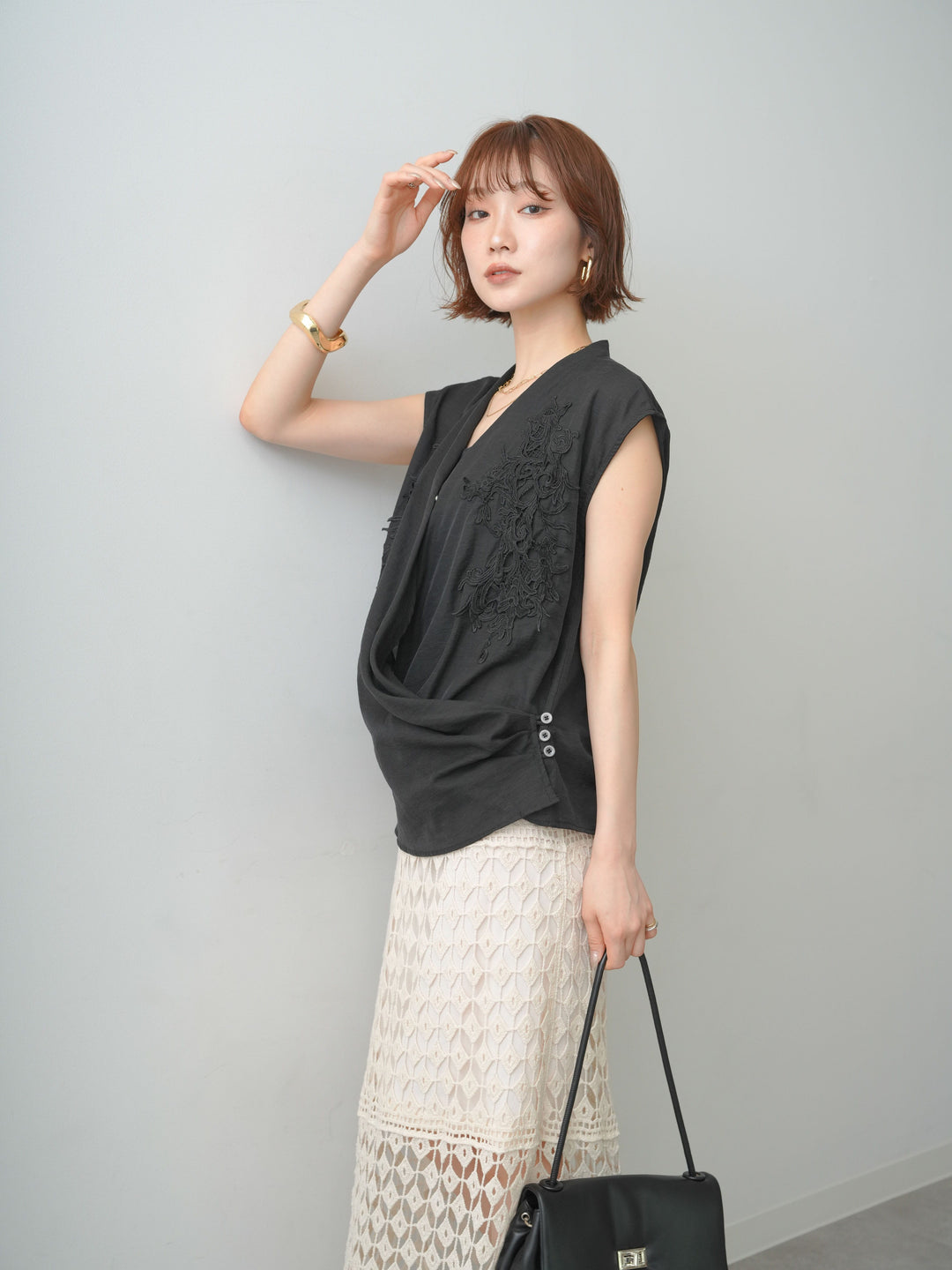 [予約]フロントレースノースリカシュクールブラウス/ black