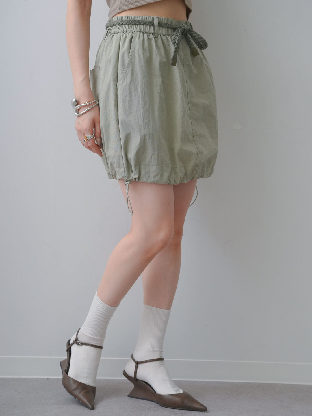 [予約]ベルト付ドローコードバルーンミニスカート/khaki