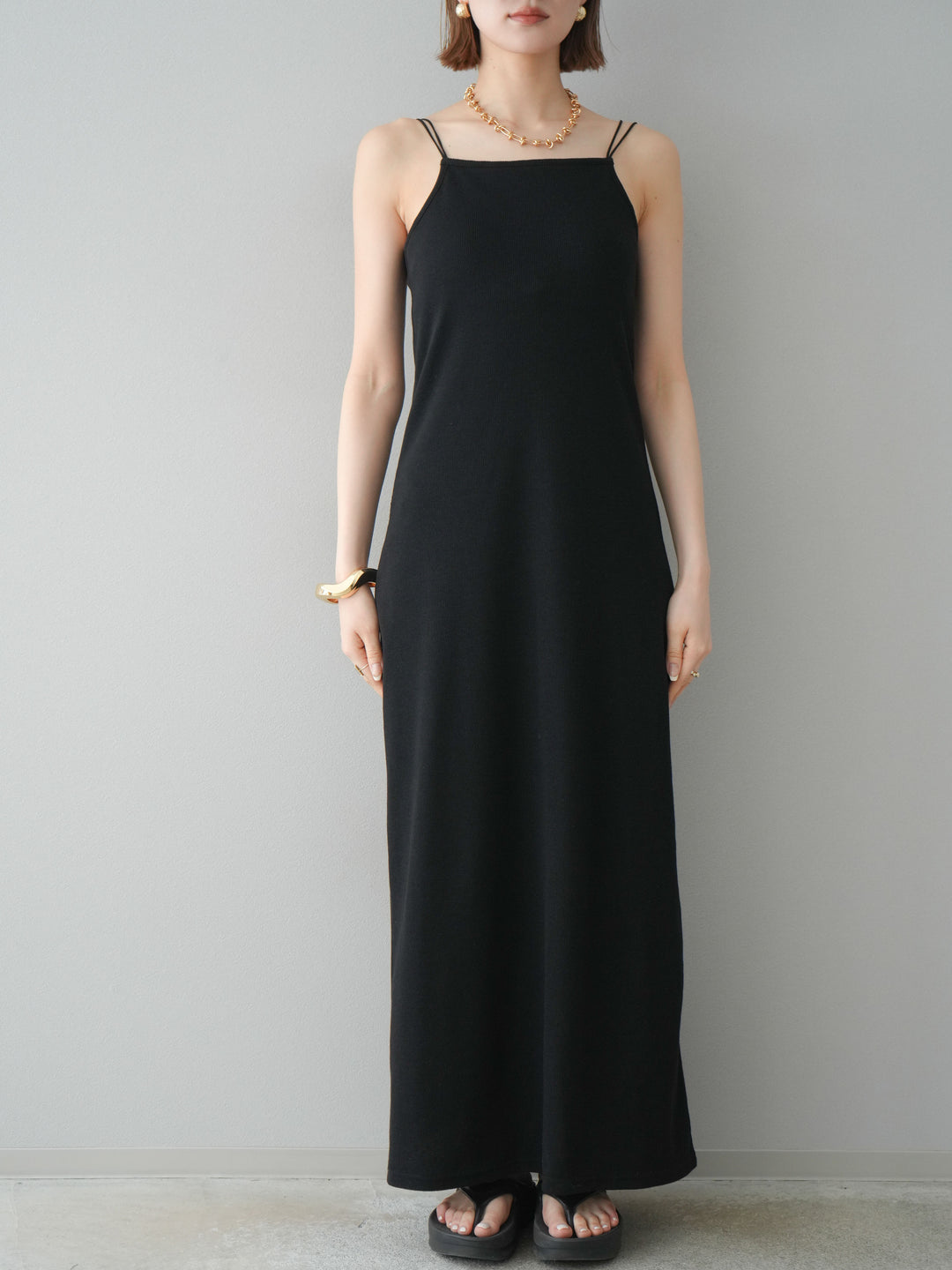 【預購】羅紋罩杯吊帶洋裝/黑色