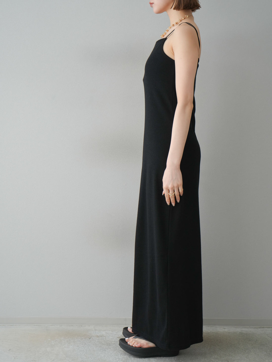 【預購】羅紋罩杯吊帶洋裝/黑色