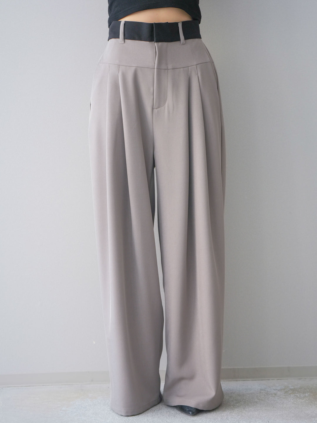 [予約]ウエストバイカラータックワイドパンツ/greige