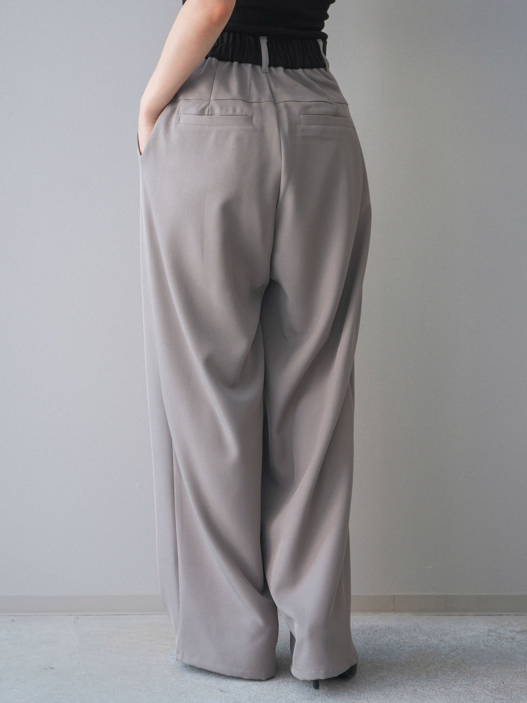 [予約]ウエストバイカラータックワイドパンツ/greige