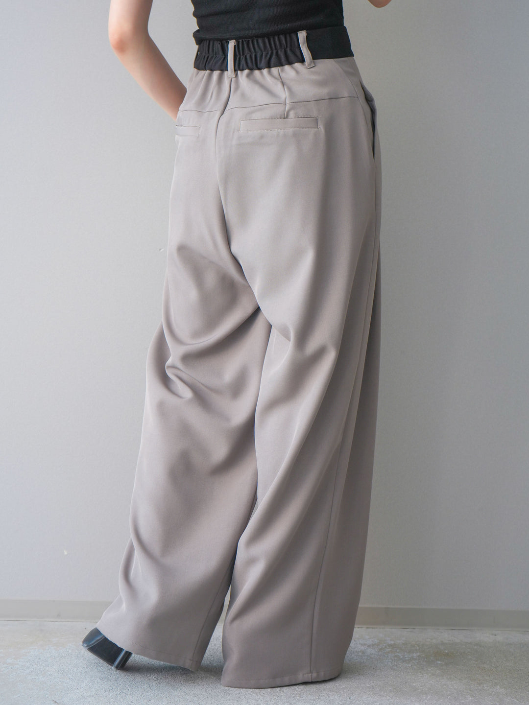 [予約]ウエストバイカラータックワイドパンツ/greige