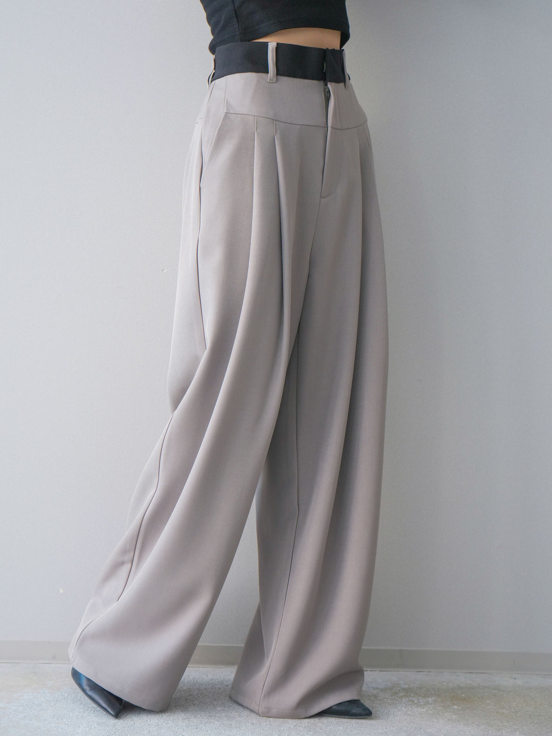 [予約]ウエストバイカラータックワイドパンツ/greige
