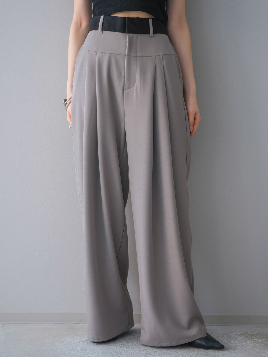 [予約]ウエストバイカラータックワイドパンツ/greige