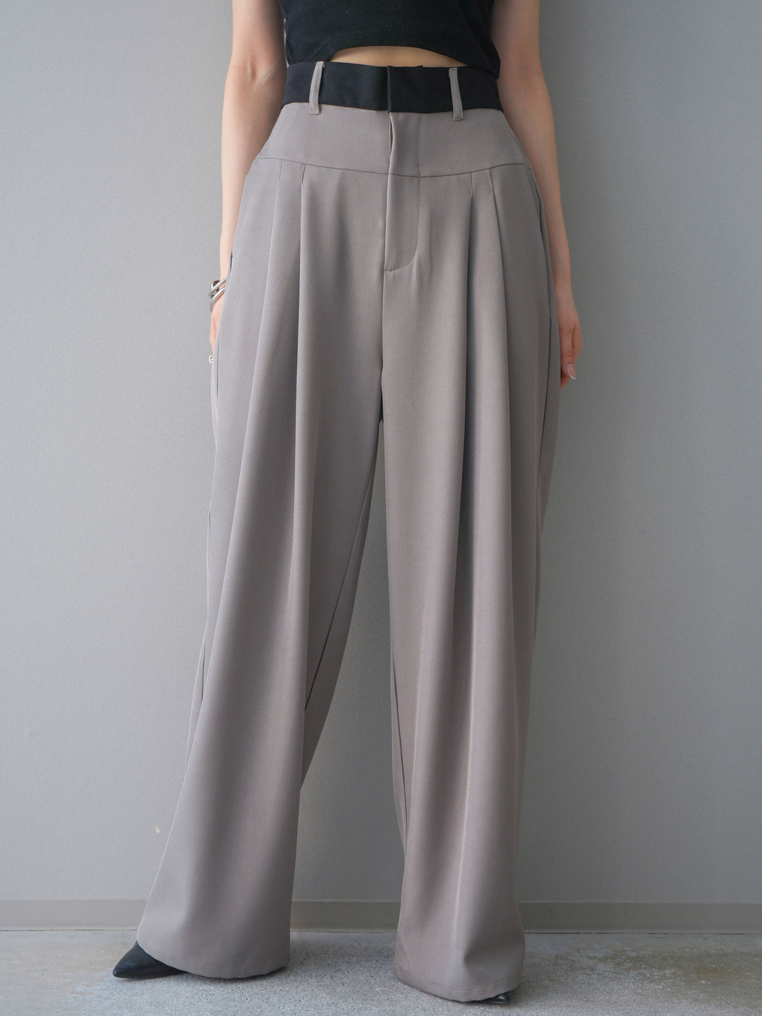 [予約]ウエストバイカラータックワイドパンツ/greige