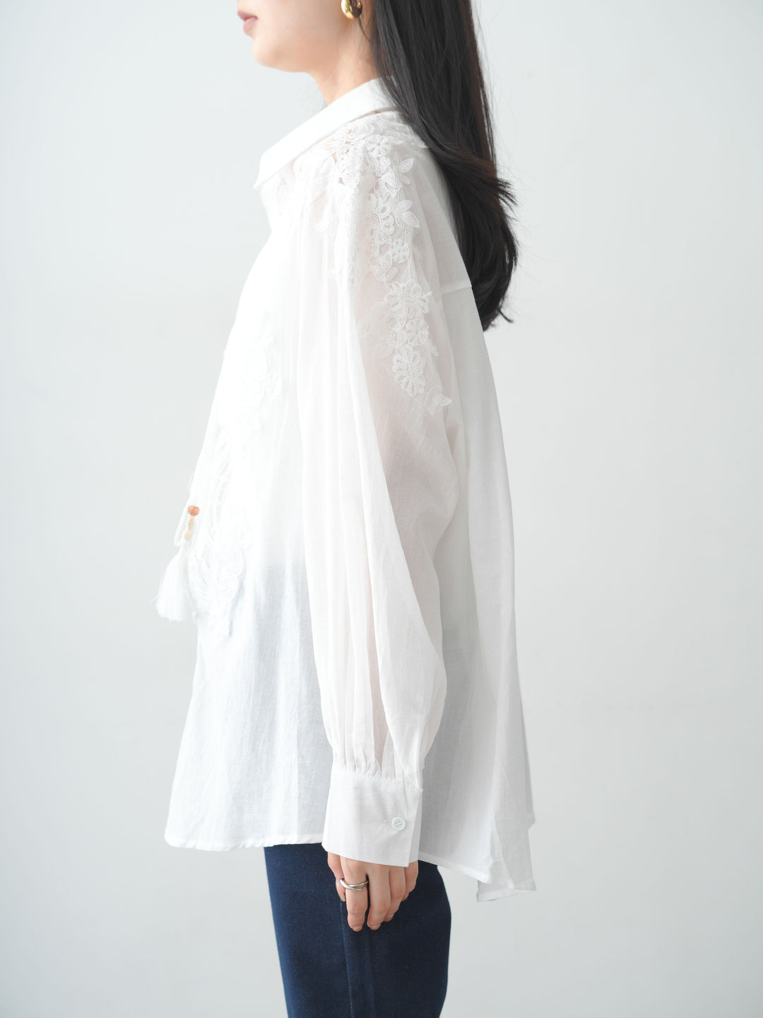 [予約]フロントレースリネンブラウス/white