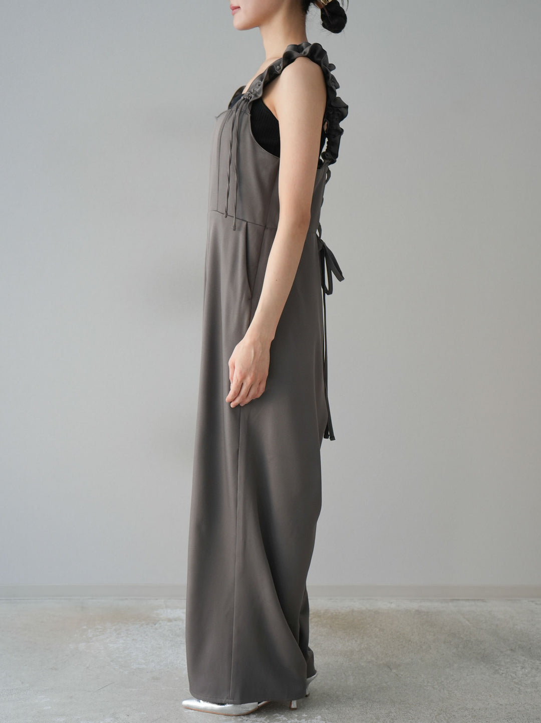 [預訂] 繫帶荷葉邊連身衣/灰色