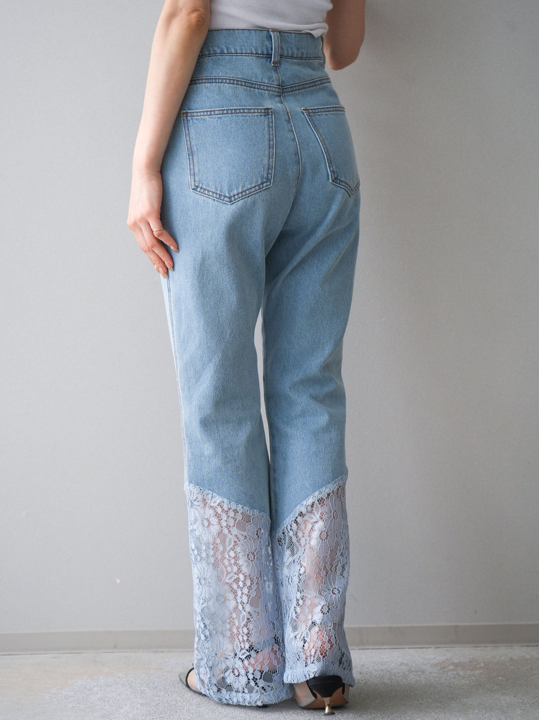 [予約]レース切替フレアデニムパンツ/bleach