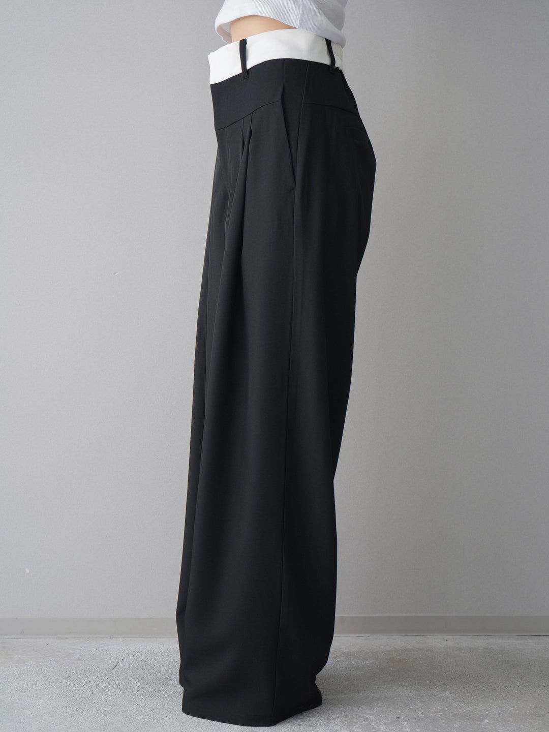 [予約]ウエストバイカラータックワイドパンツ/black