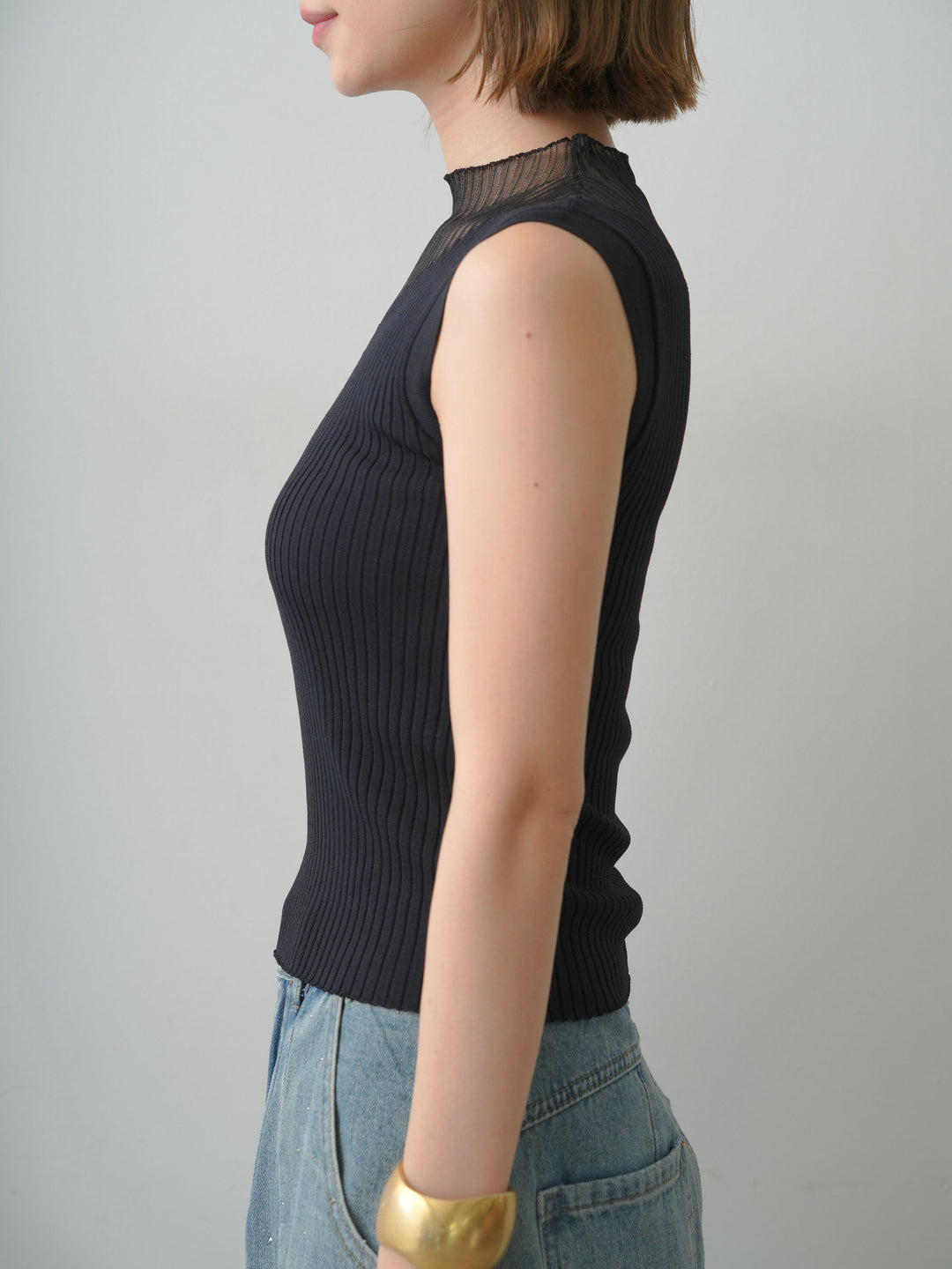 【預購】透視羅紋高領無袖針織上衣 / 黑色