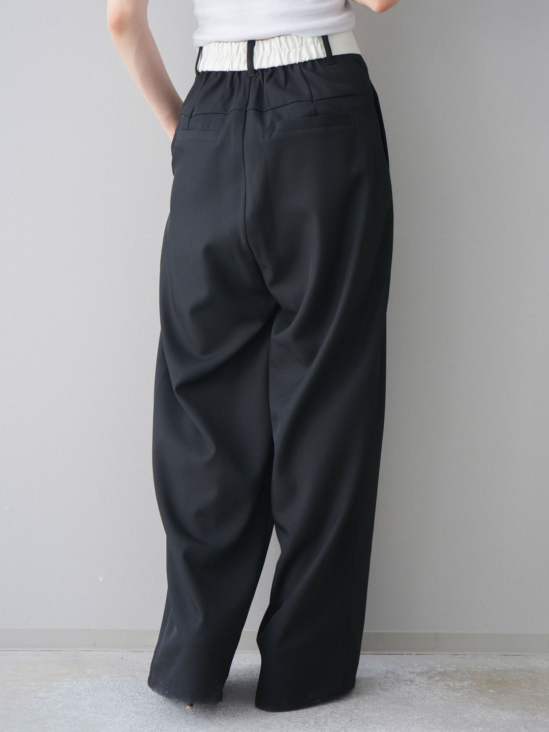 [予約]ウエストバイカラータックワイドパンツ/black