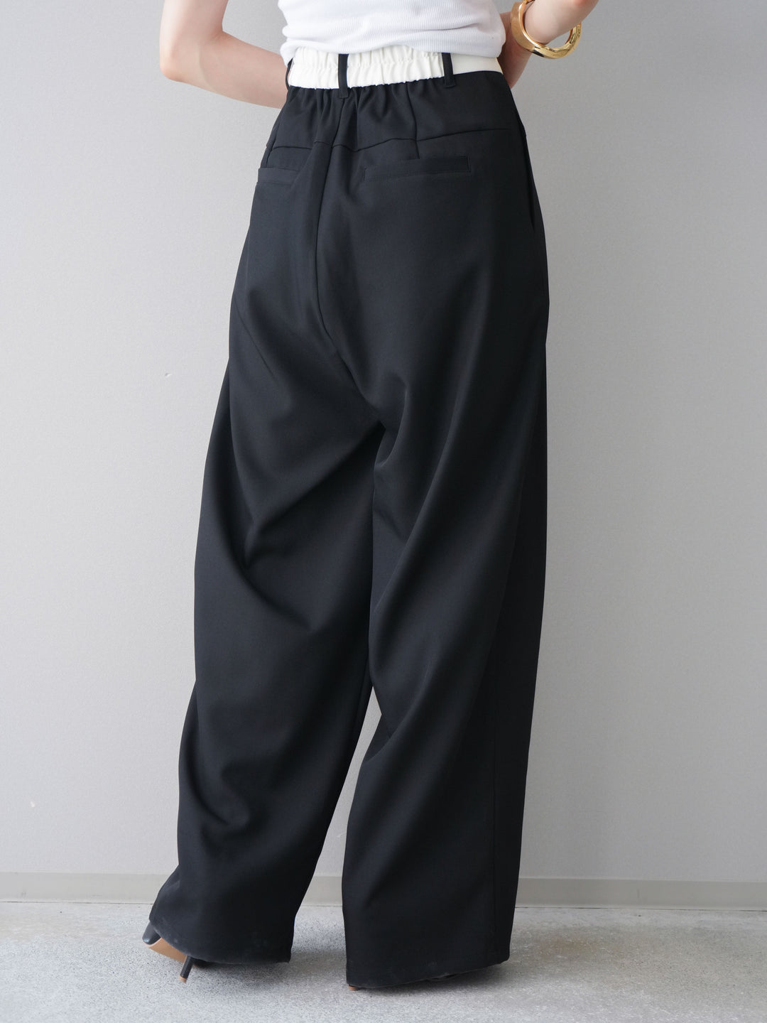 [予約]ウエストバイカラータックワイドパンツ/black