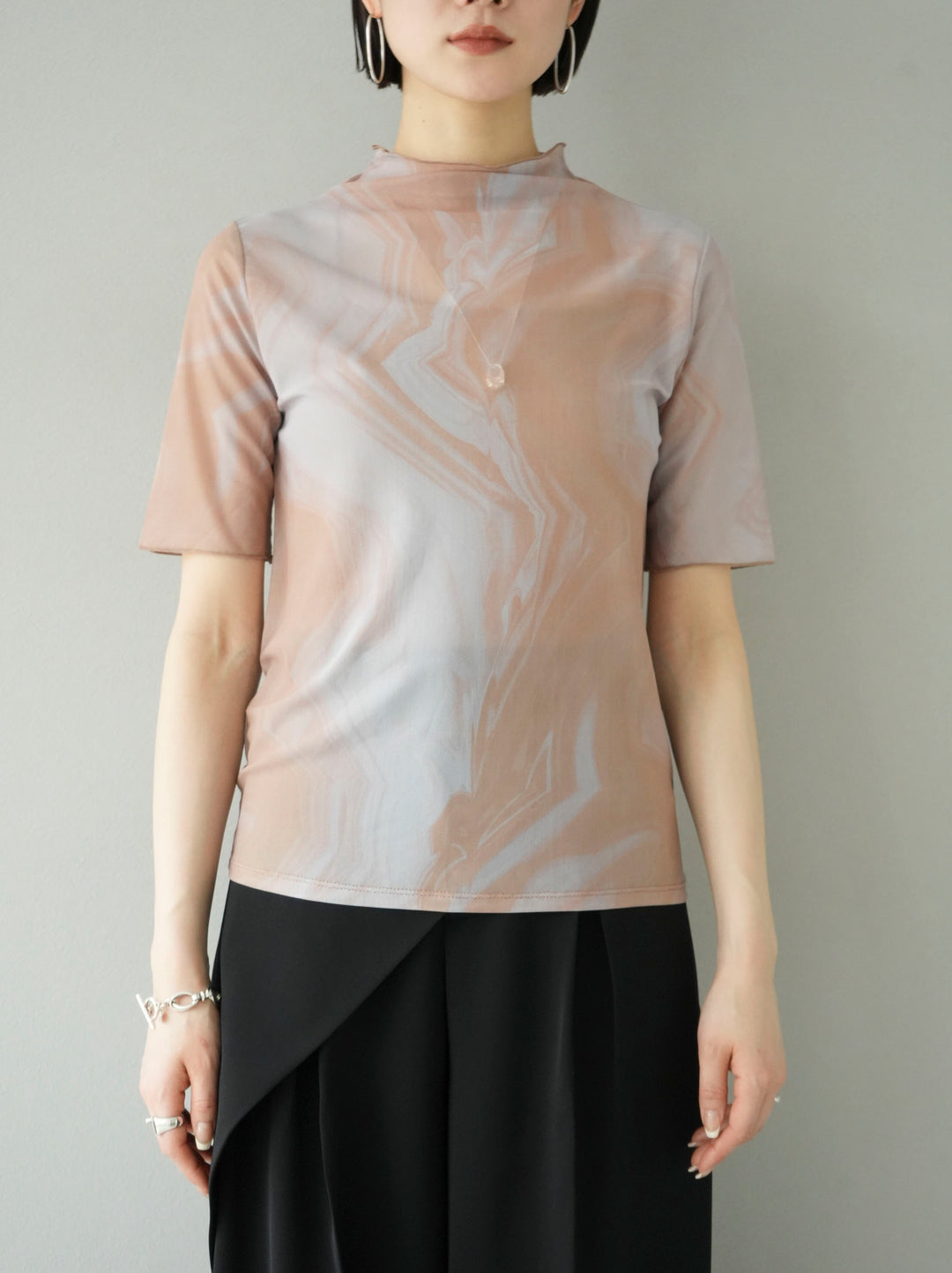 [Pre-order] Nuanced pattern petite neck 5/8 sleeve mesh top/beige
