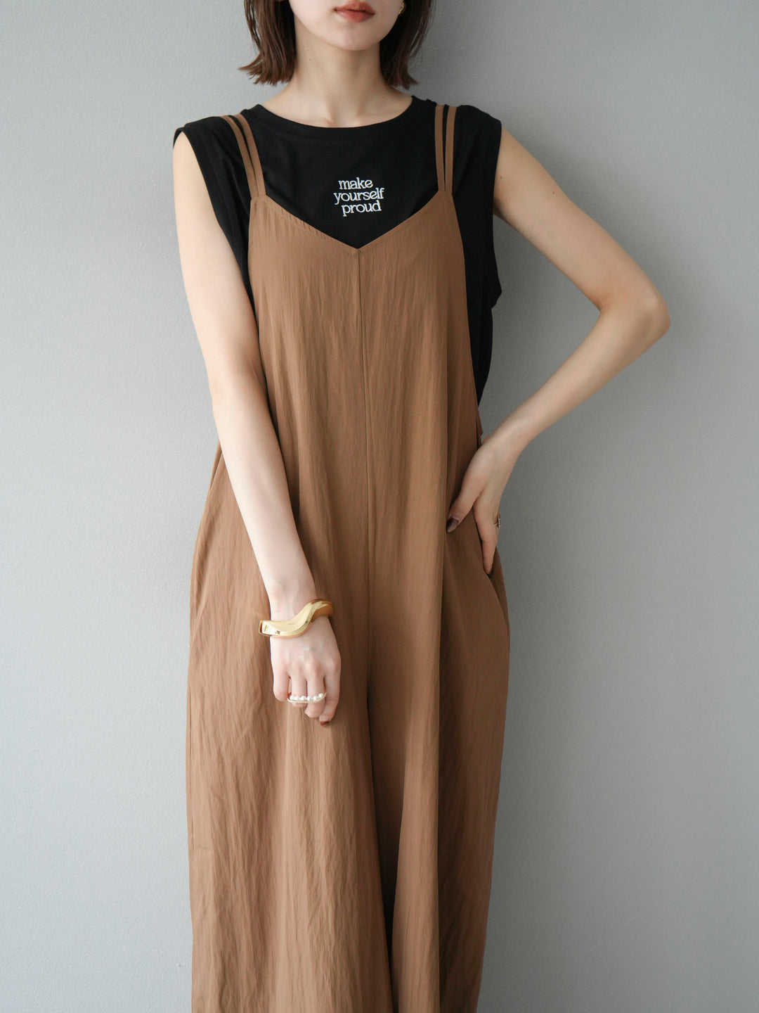 [予約]ロゴ刺繍ノースリートップス/ブラック