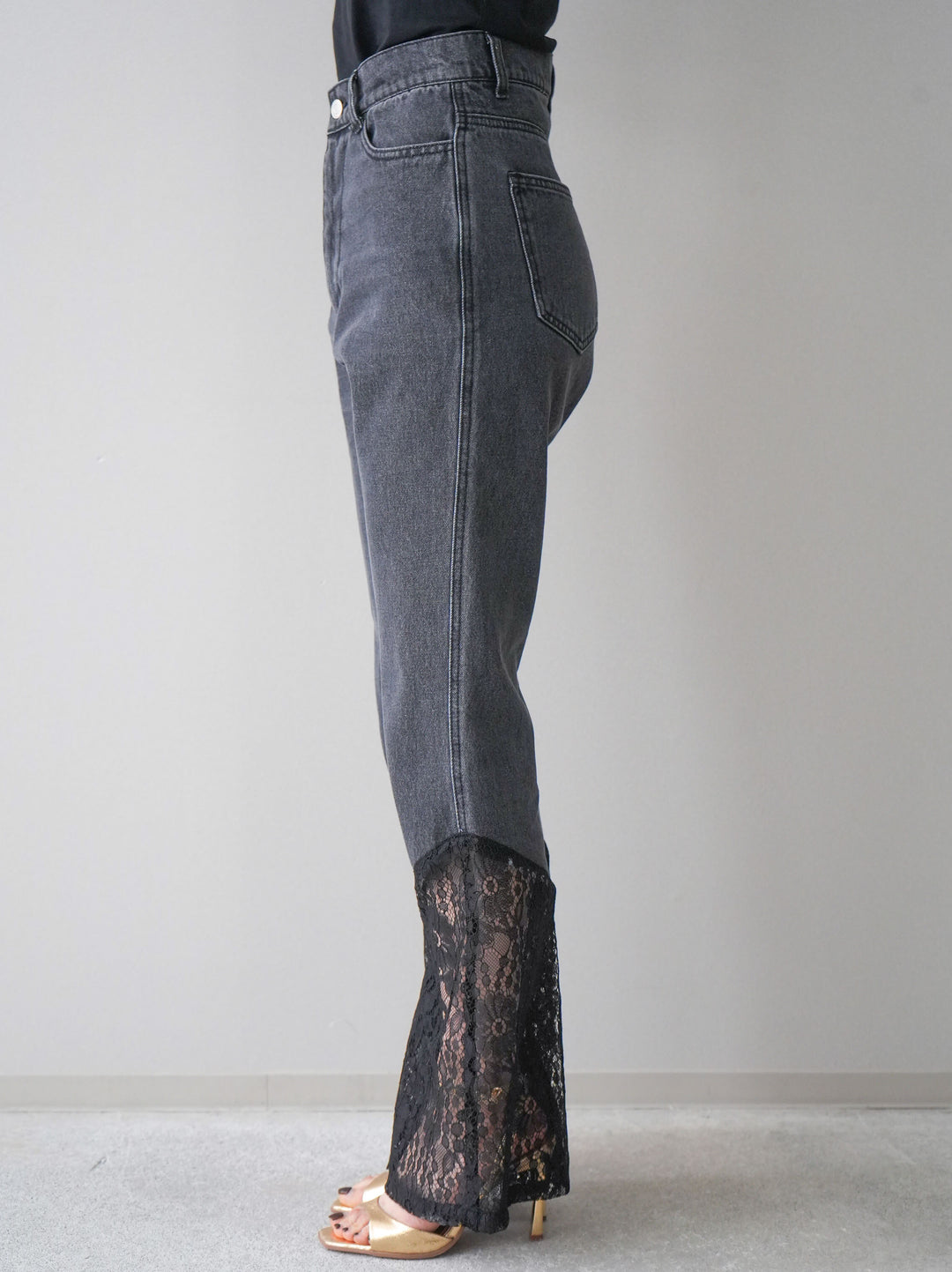 [予約]レース切替フレアデニムパンツ/black