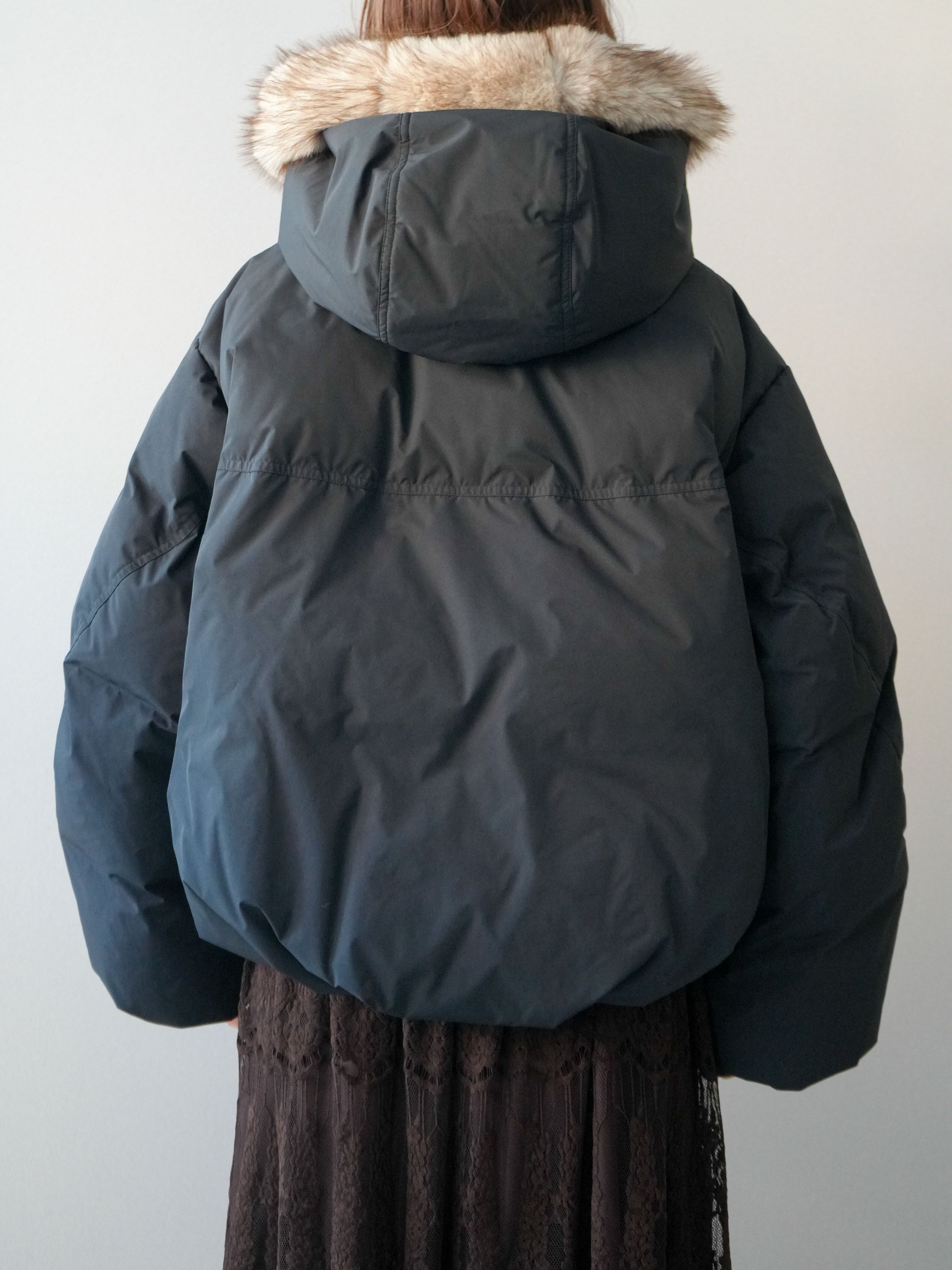 予約]フードファーショートダウンコート/black – Lumier