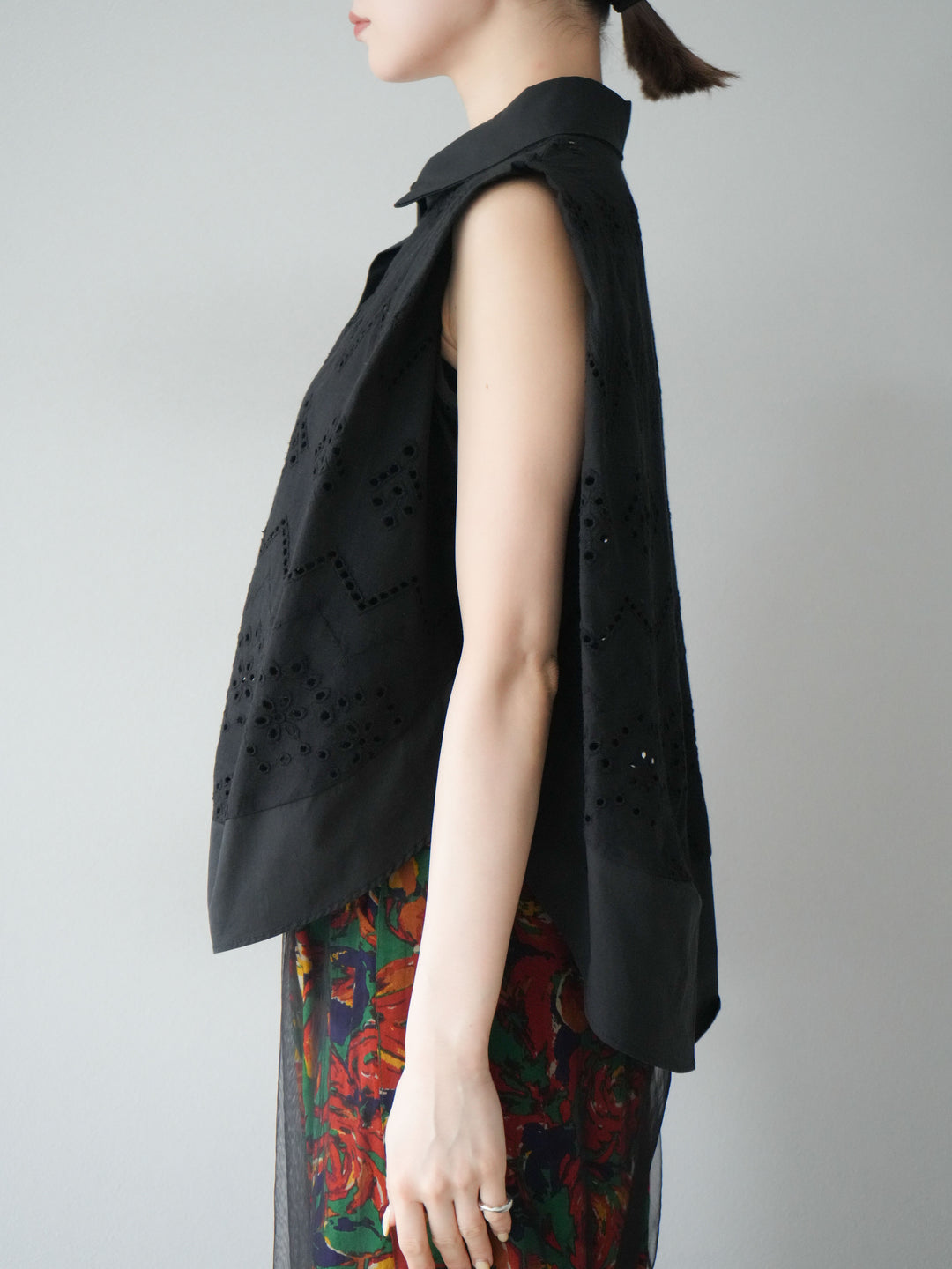 [予約]エンブロイダリーレースタックショルダーブラウス/ブラック