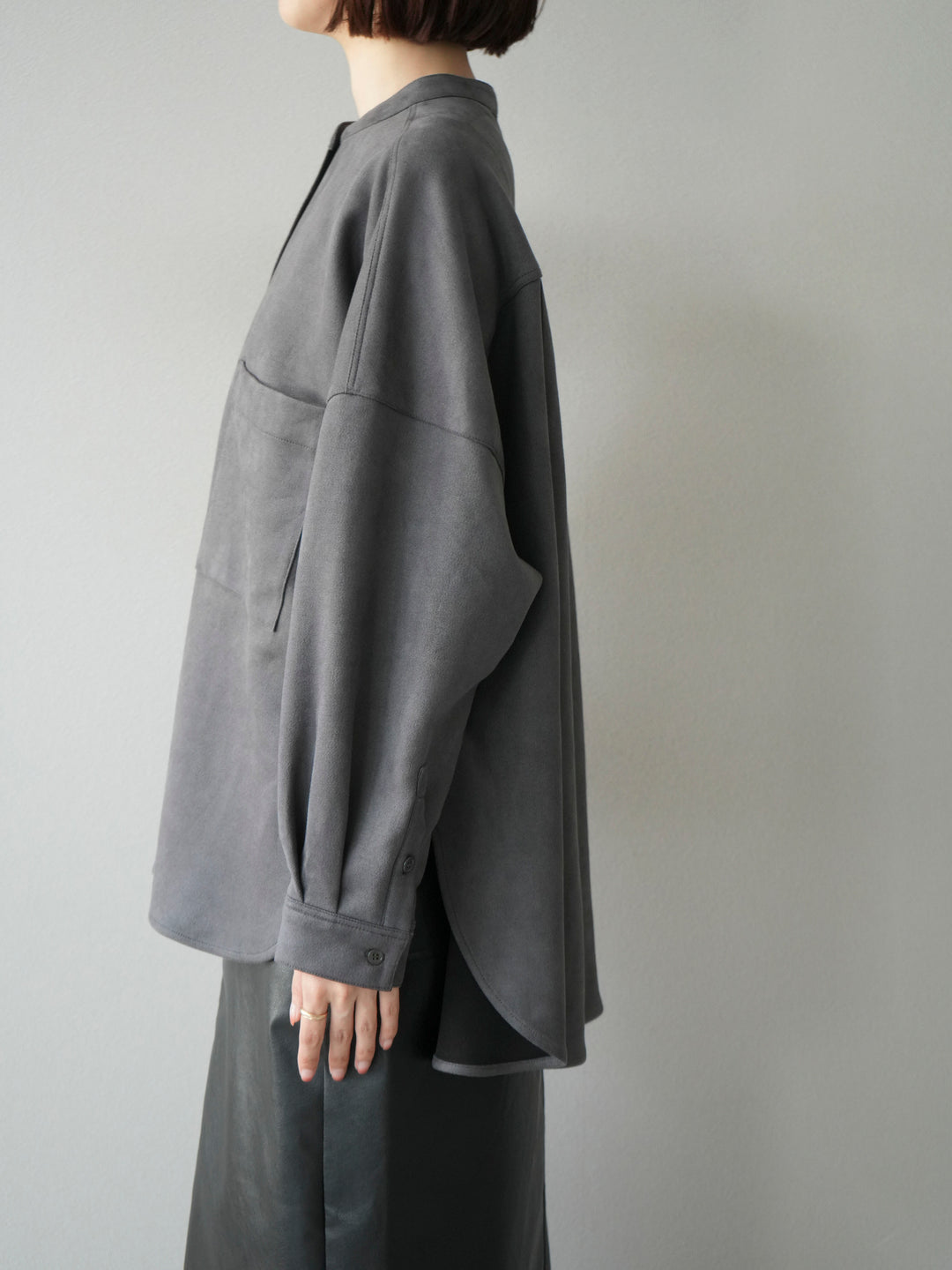 [予約]スエードバンドカラーオーバーシャツ/チャコール