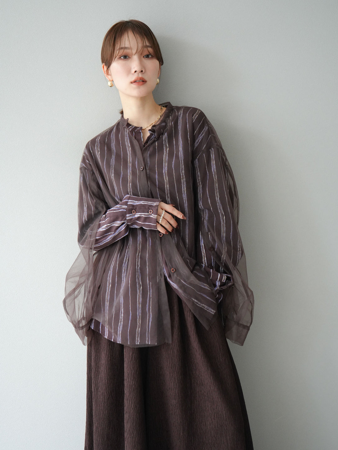 [予約]ペンタッチストライプ2WAYスリーブバンドカラーシャツ/ブラウン