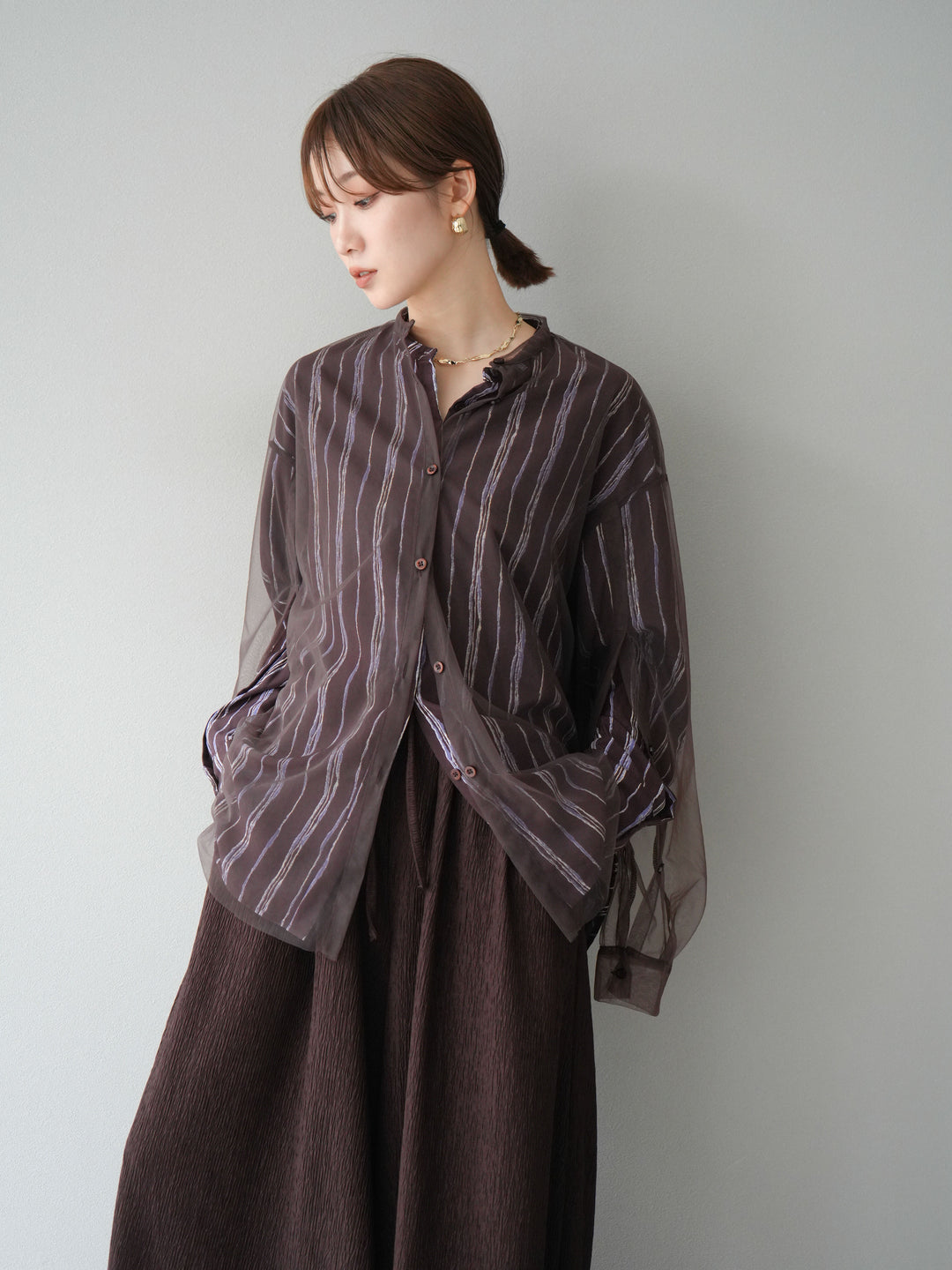 [予約]ペンタッチストライプ2WAYスリーブバンドカラーシャツ/ブラウン