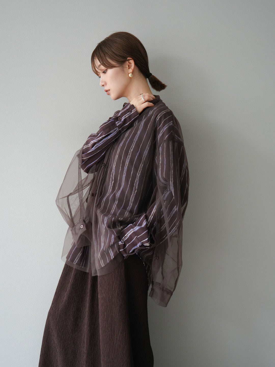 [予約]ペンタッチストライプ2WAYスリーブバンドカラーシャツ/ブラウン