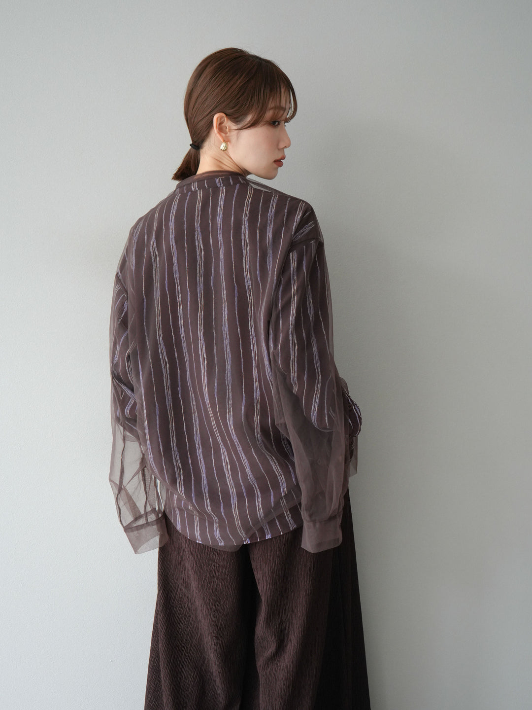 [予約]ペンタッチストライプ2WAYスリーブバンドカラーシャツ/ブラウン