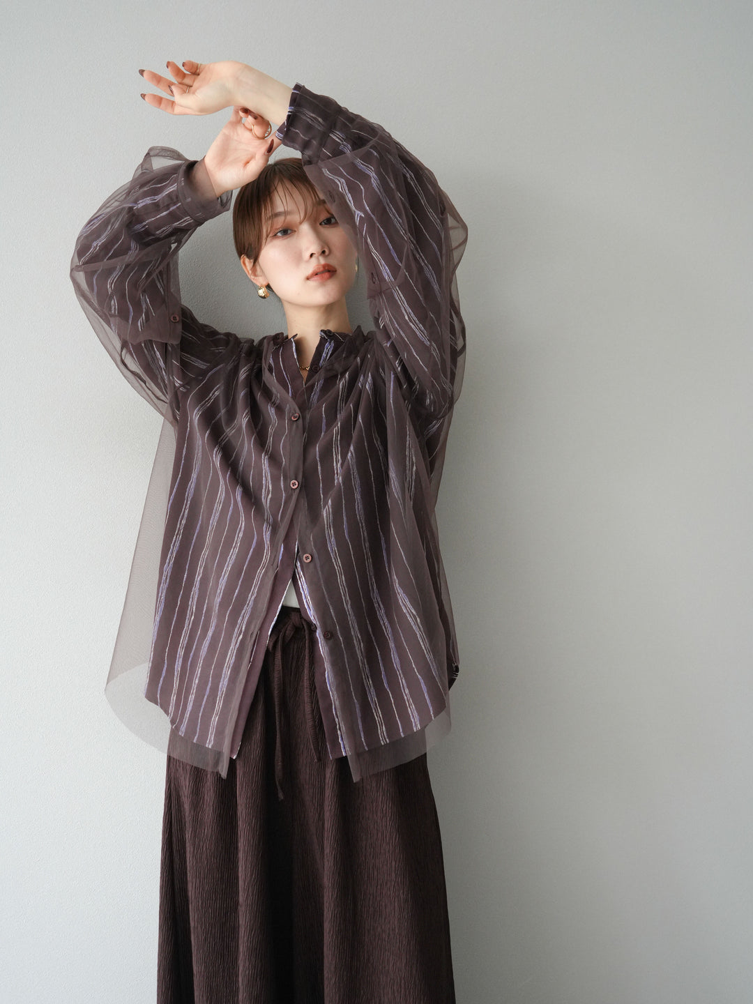 [予約]ペンタッチストライプ2WAYスリーブバンドカラーシャツ/ブラウン