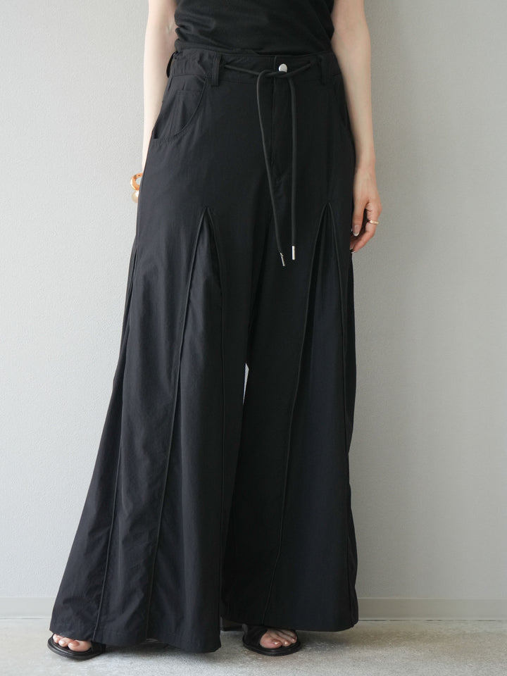 [予約]タックパイピングナイロンワイドパンツ/ブラック