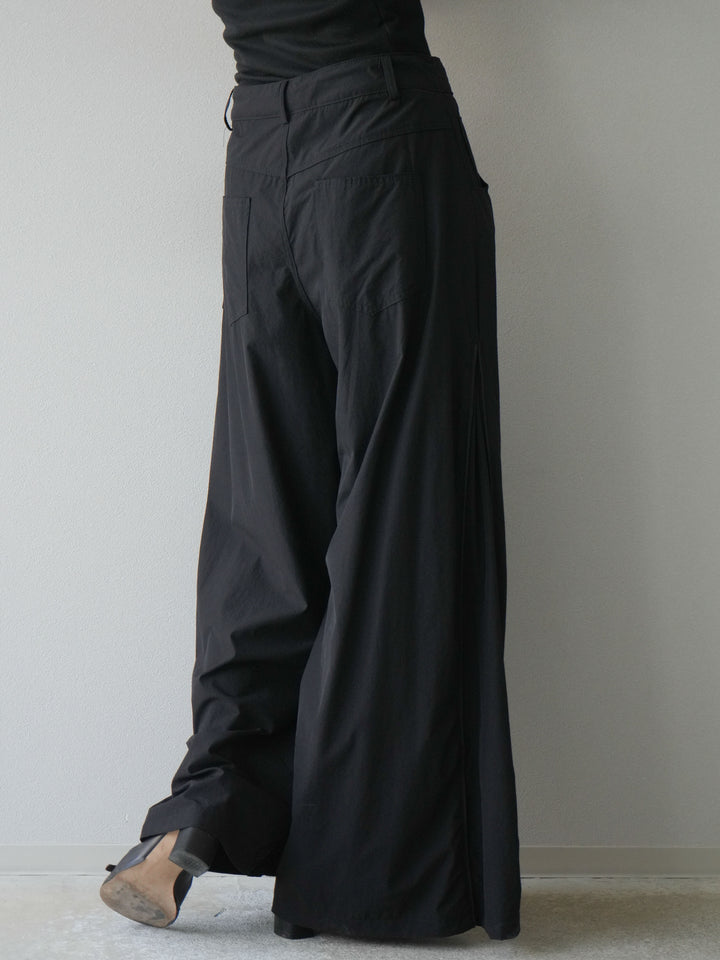 [予約]タックパイピングナイロンワイドパンツ/ブラック