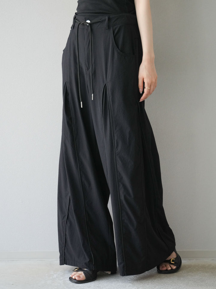 [予約]タックパイピングナイロンワイドパンツ/ブラック