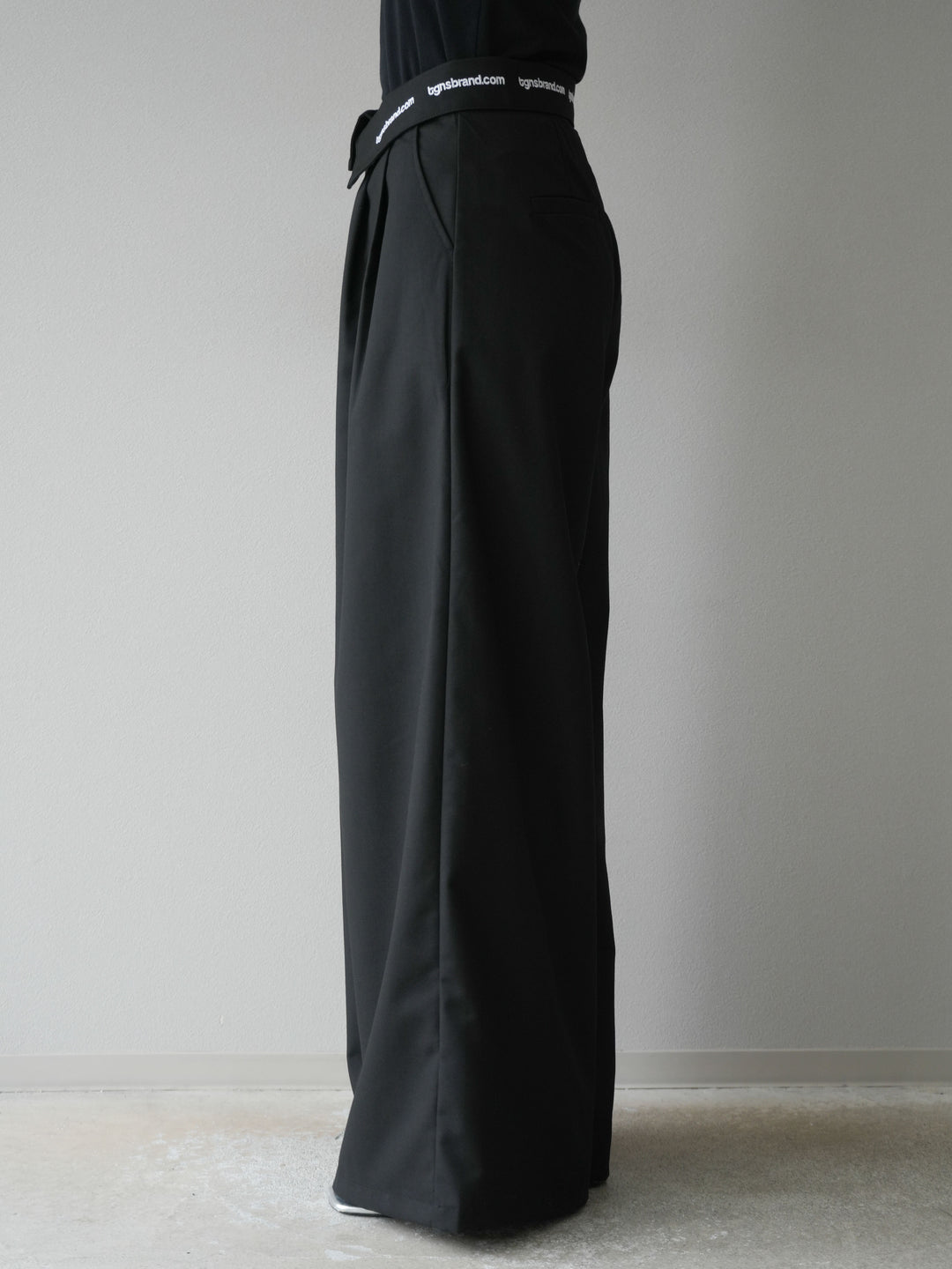 [予約]ウエスト折り返しロゴタックワイドパンツ/ブラック