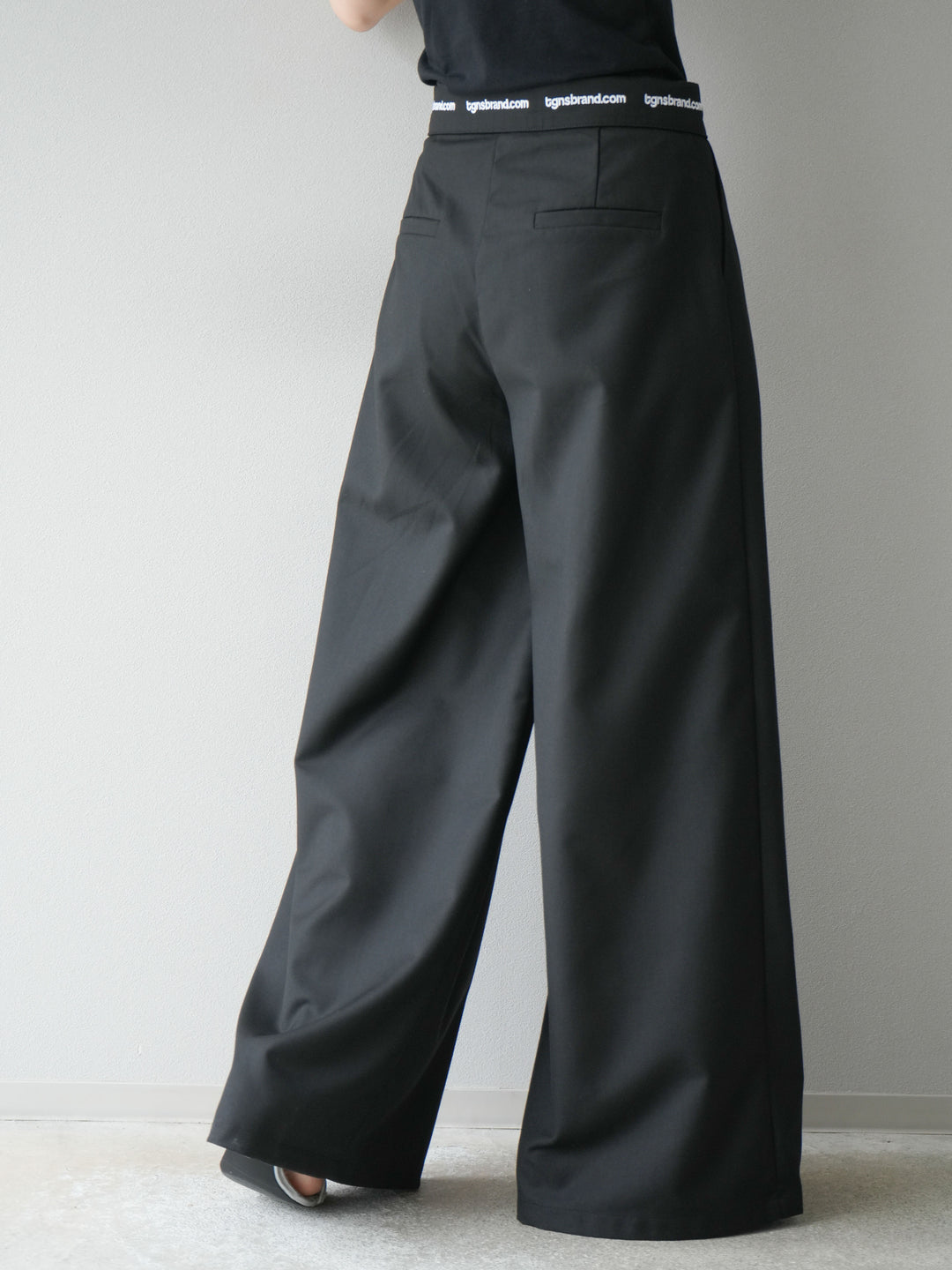 [予約]ウエスト折り返しロゴタックワイドパンツ/ブラック