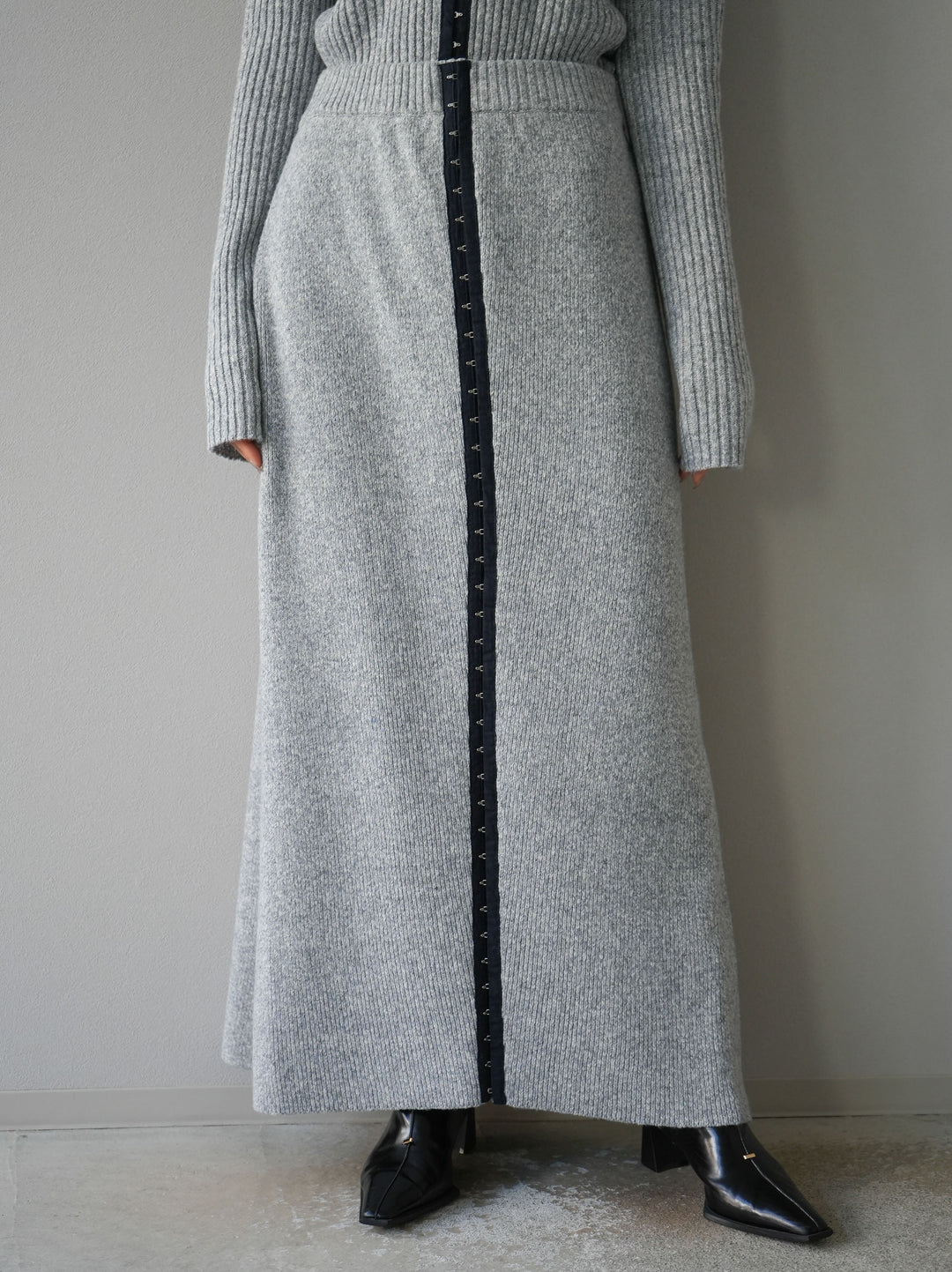 [預訂] 鉤花多向針織半身裙/灰色