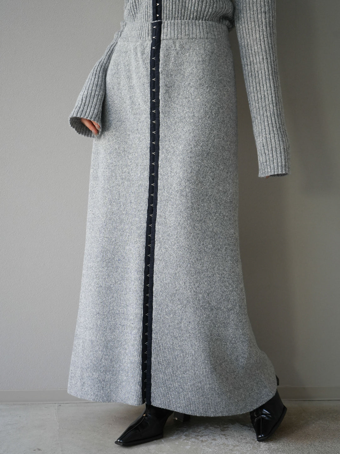 [預訂] 鉤花多向針織半身裙/灰色