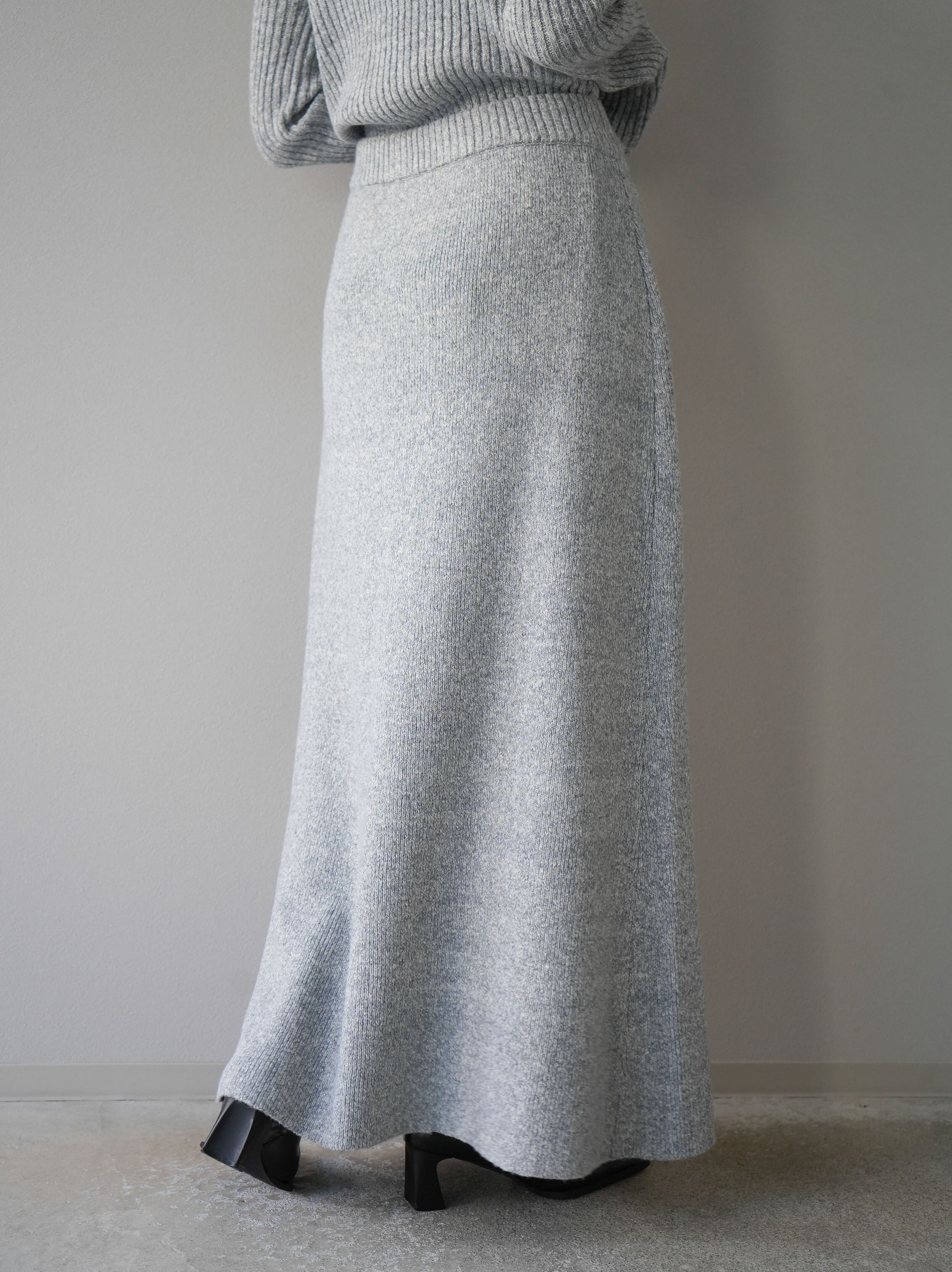 予約]ホックディティールマルチWAYニットスカート/グレー – Lumier
