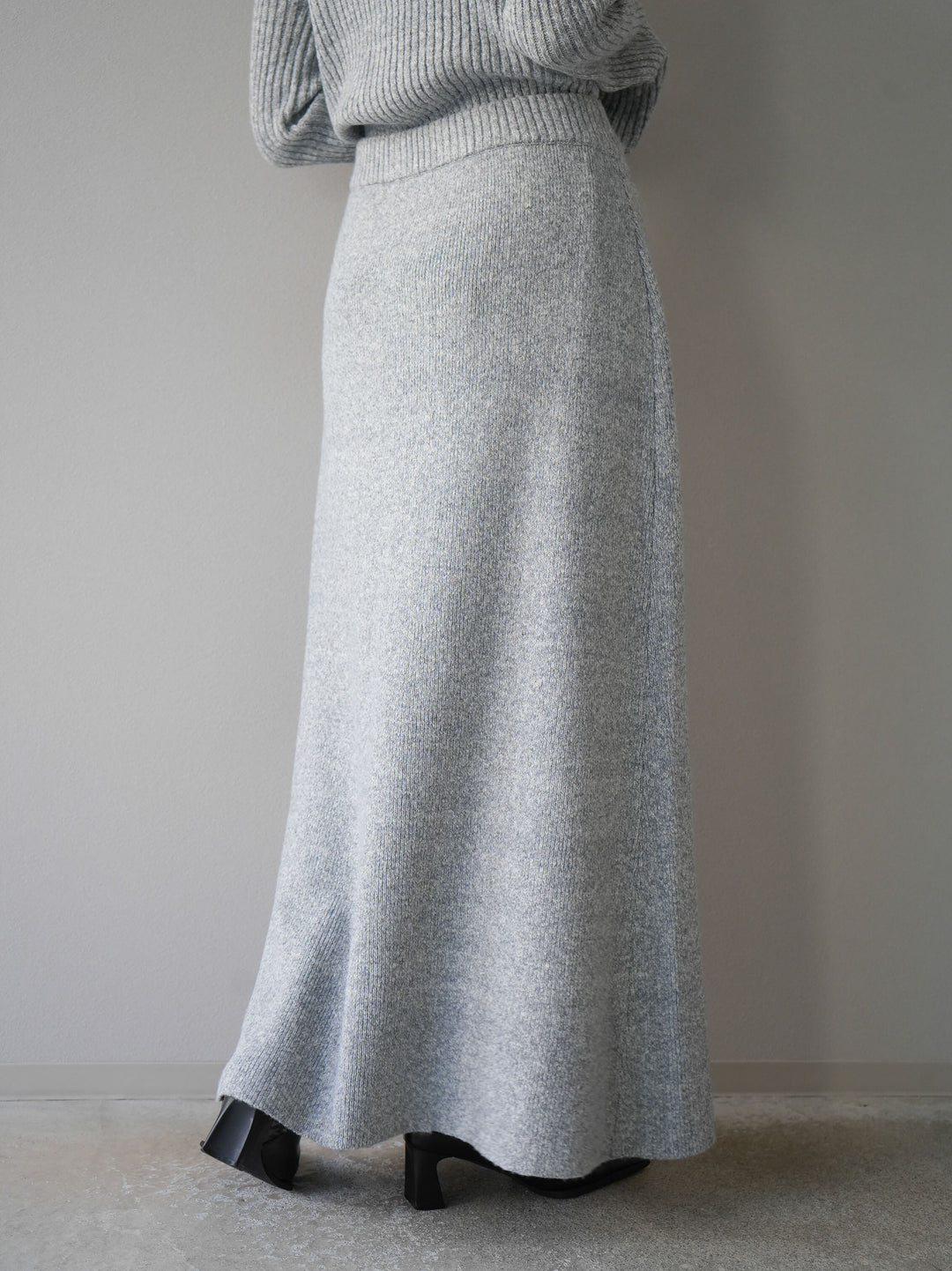 [預訂] 鉤花多向針織半身裙/灰色