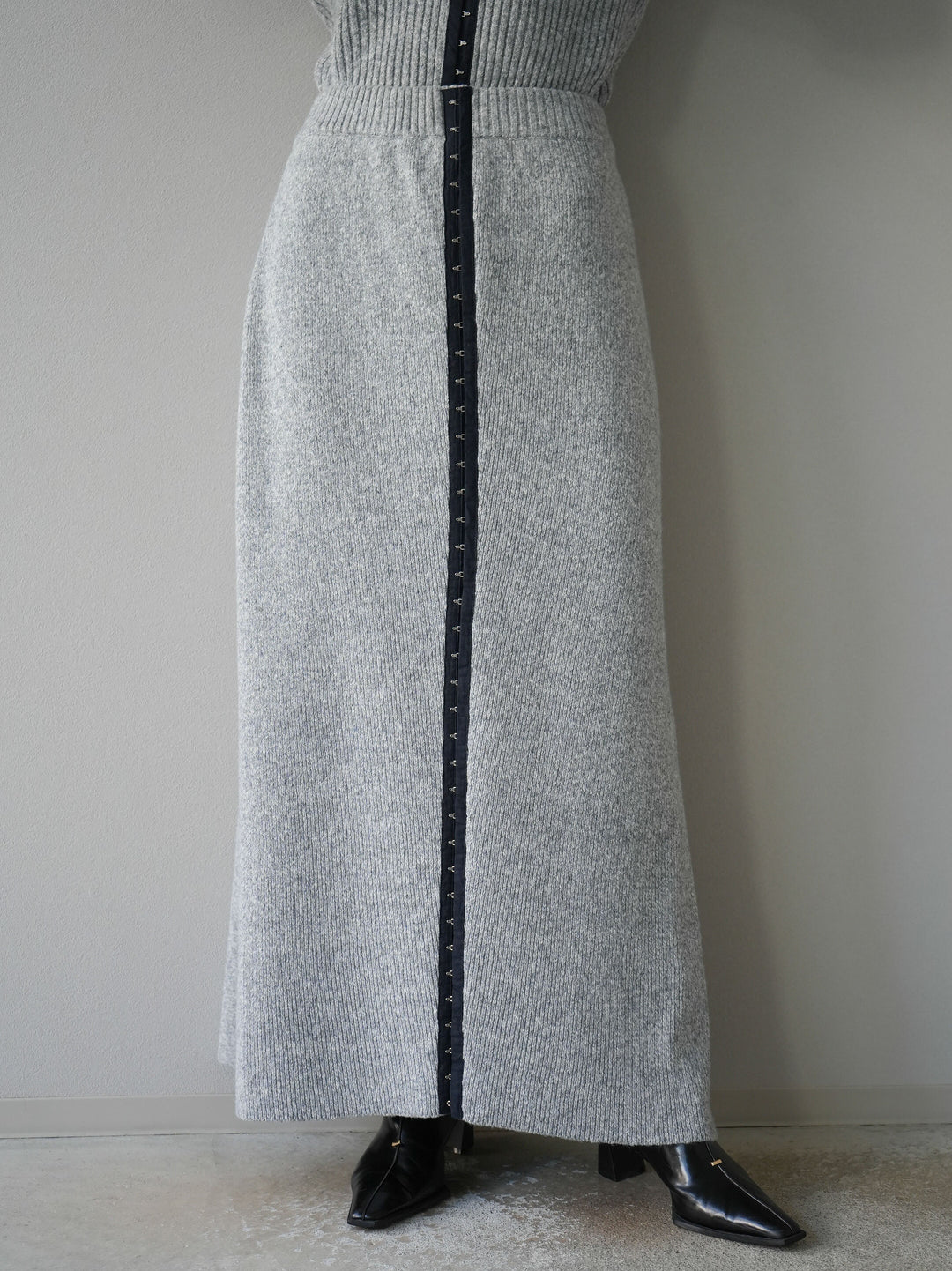 [預訂] 鉤花多向針織半身裙/灰色